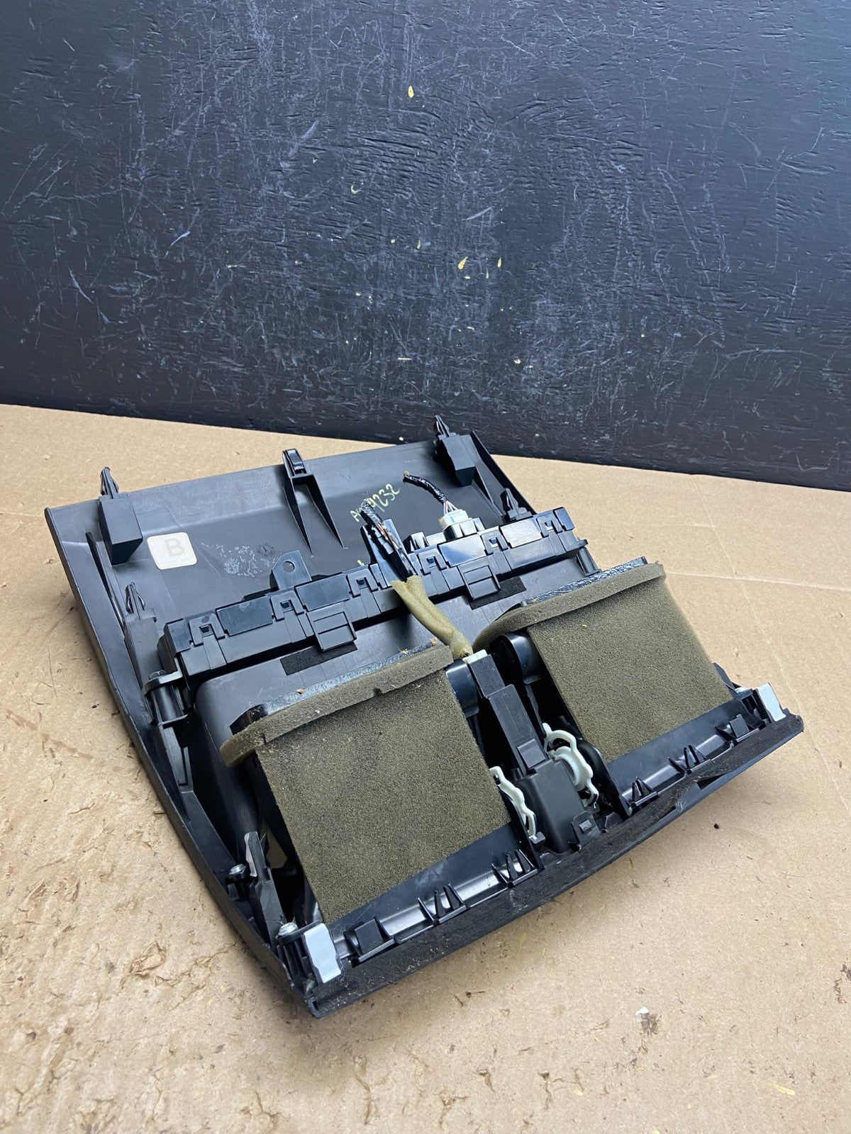 2009 to 2012 Mazda 6 Center Console Dash Dual Air Vent AC9232 DG3