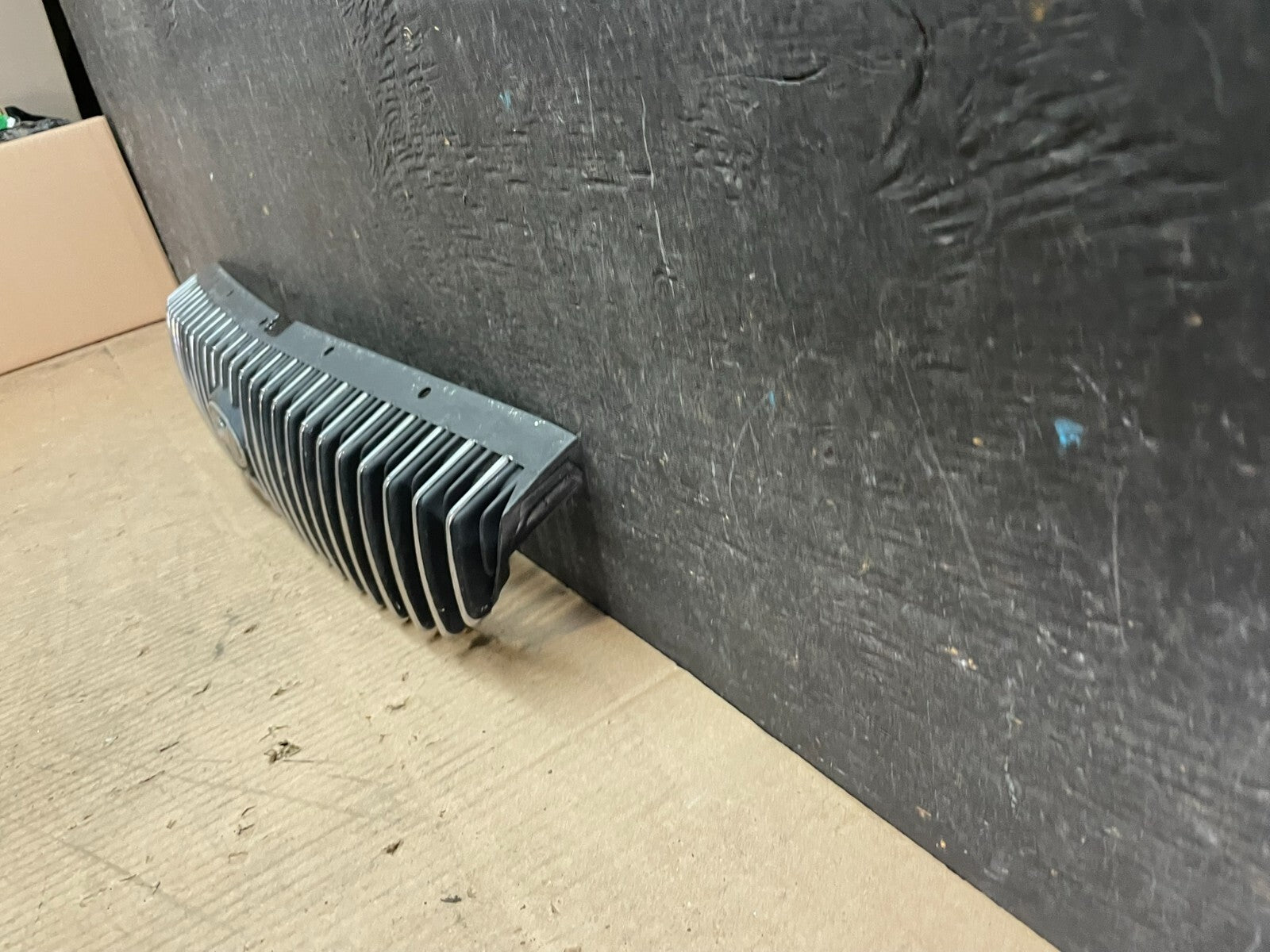 2000 Hyundai Sonata Front Grill Grille J7184 OEM DG1