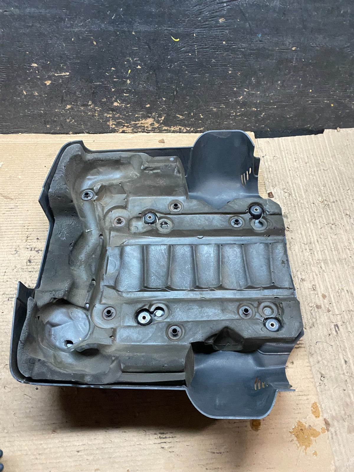 2006 to 2010 BMW 550i 650i 750i Plastic Engine Cover Shield OEM v9422 DG8