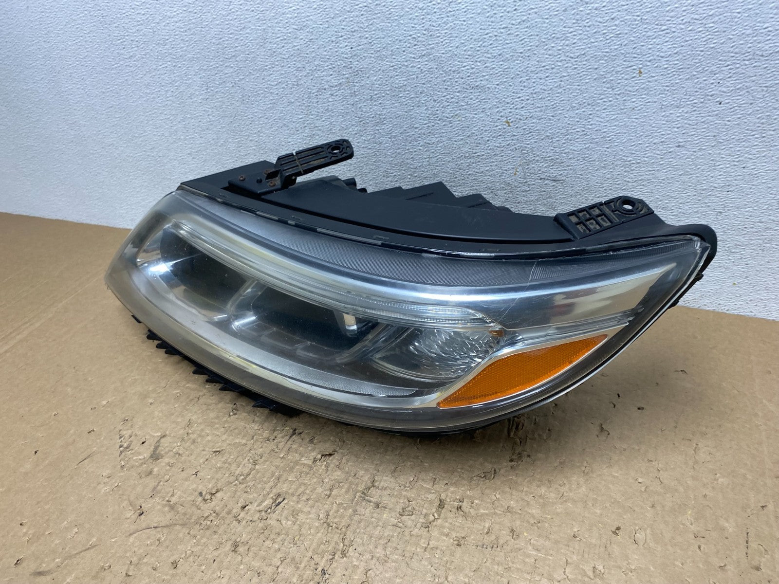 2014 to 2015 Kia Sorento Left Driver LH Side Headlight Halogen AF8444 DW1