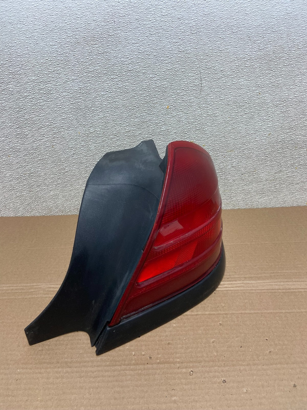 2003-2011 Ford Crown Victoria Right Passenger Rh Side Tail Light Oem AB0972 LK2