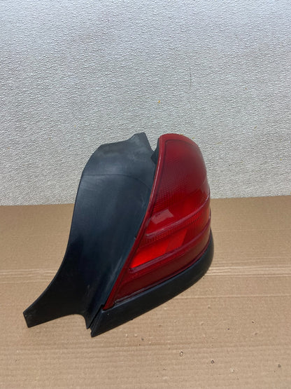 2003-2011 Ford Crown Victoria Right Passenger Rh Side Tail Light Oem AB0972 LK2