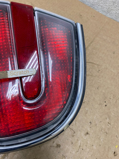 1997-1998 Buick Park Avenue Ave Right Passenger Rh Side Tail Light OEM V1317 DW4