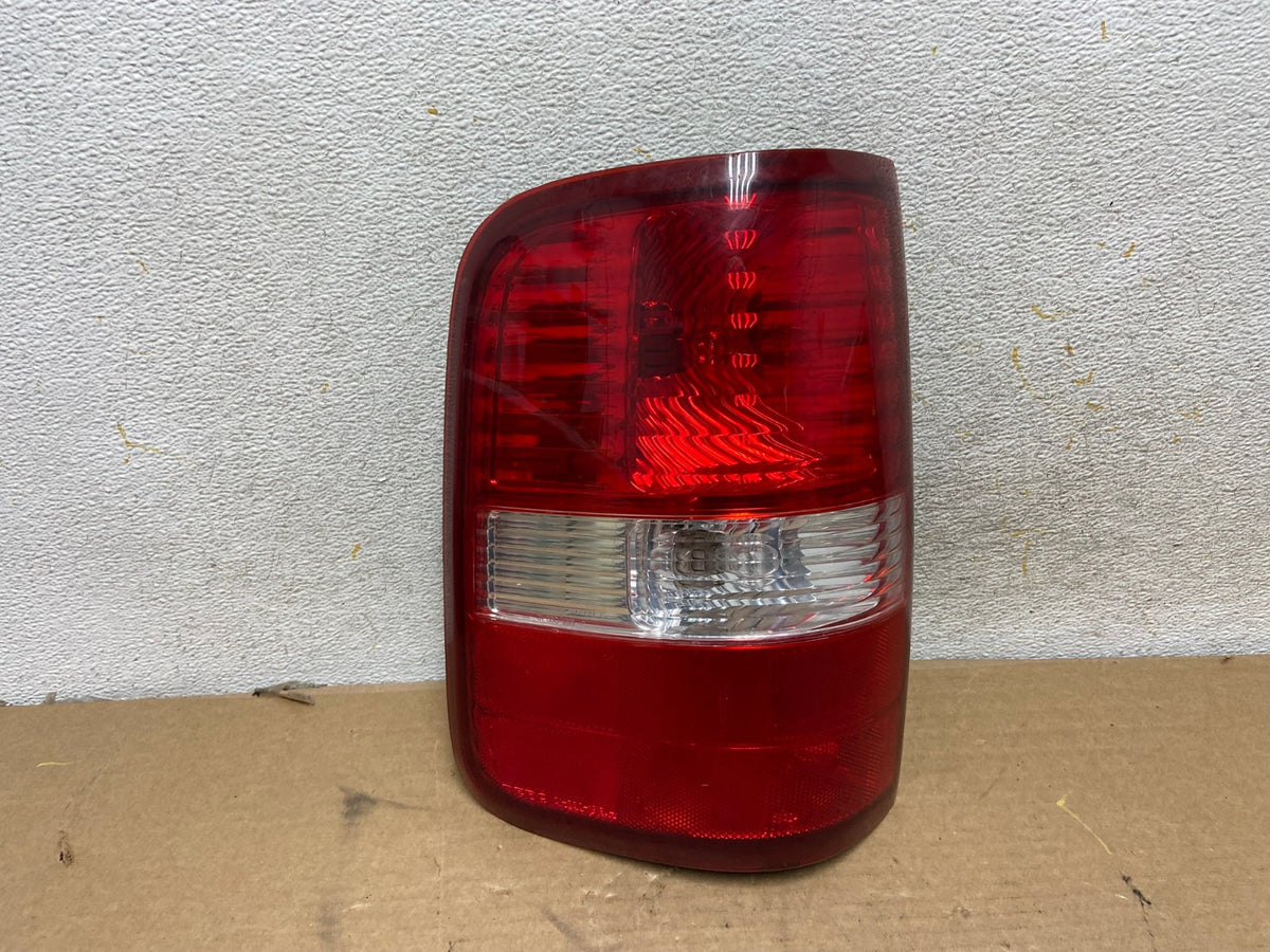 2004 to 2008 Ford F150 F-150 Left Driver LH Side Tail Light AH4293 LK0