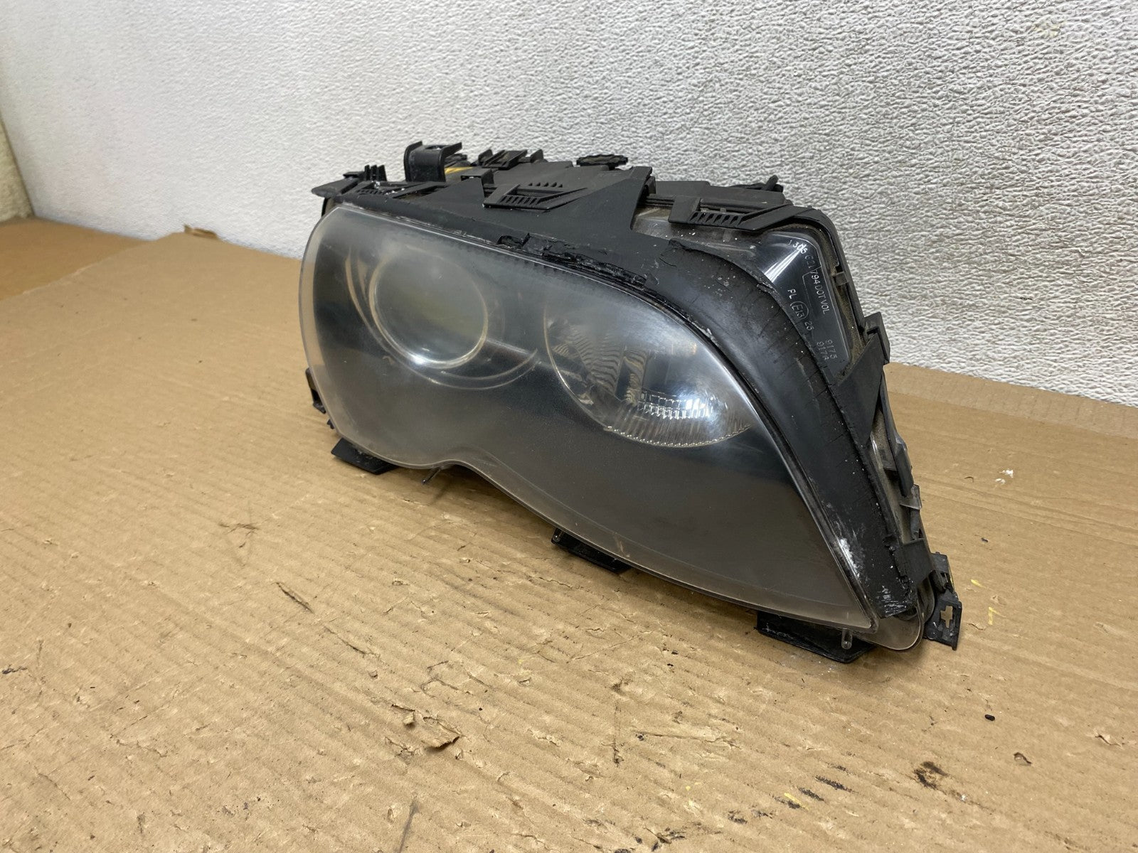 2002 - 2005 BMW 3 E46 Sedan Right Passenger RH Xenon HID Headlight AG9050 DW2