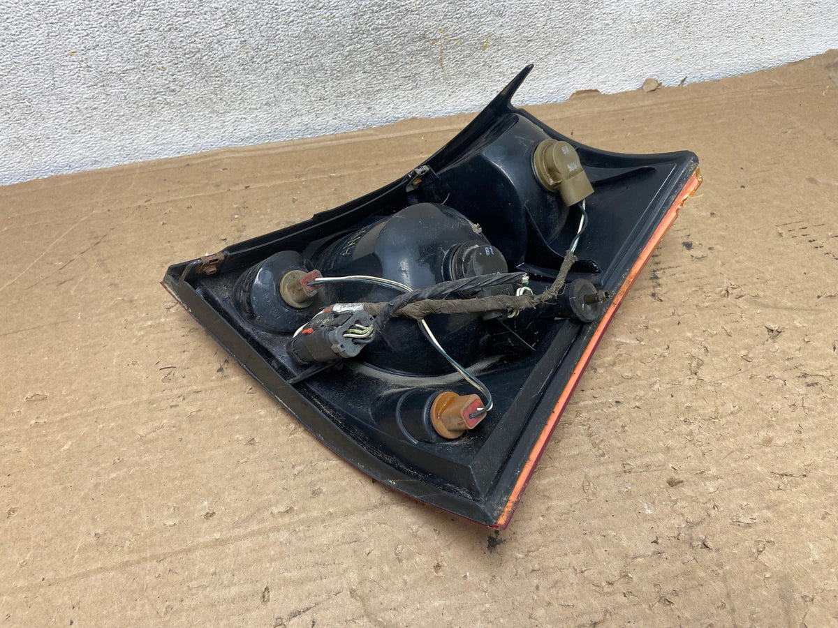 2004 2005 2006 Chrysler Pacifica Left Driver LH Tail Light AH9243 LK4