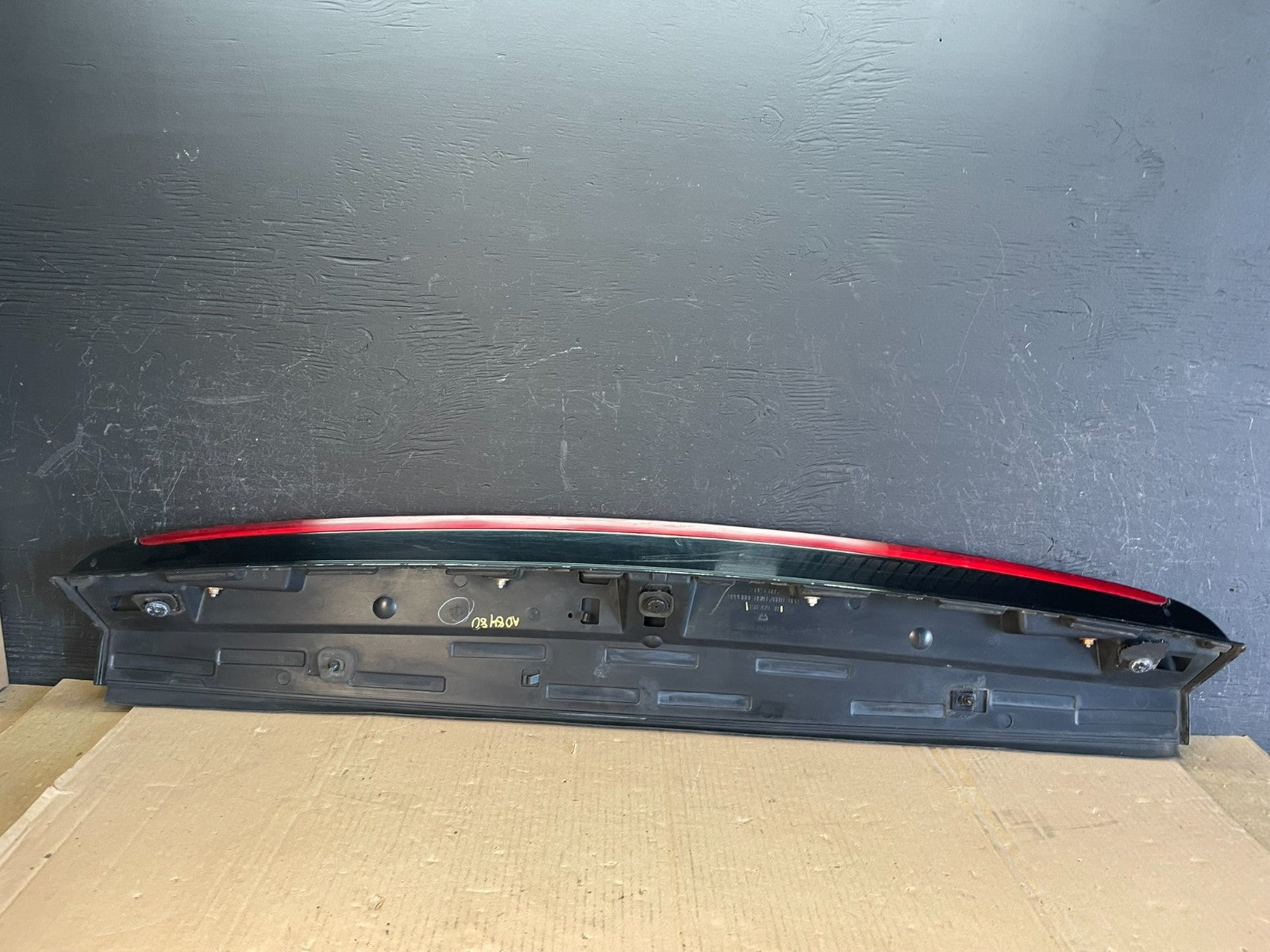 2007 - 2014 Cadillac Escalade Rear Upper Spoiler 3rd Third Brake Light AD8480 DG5