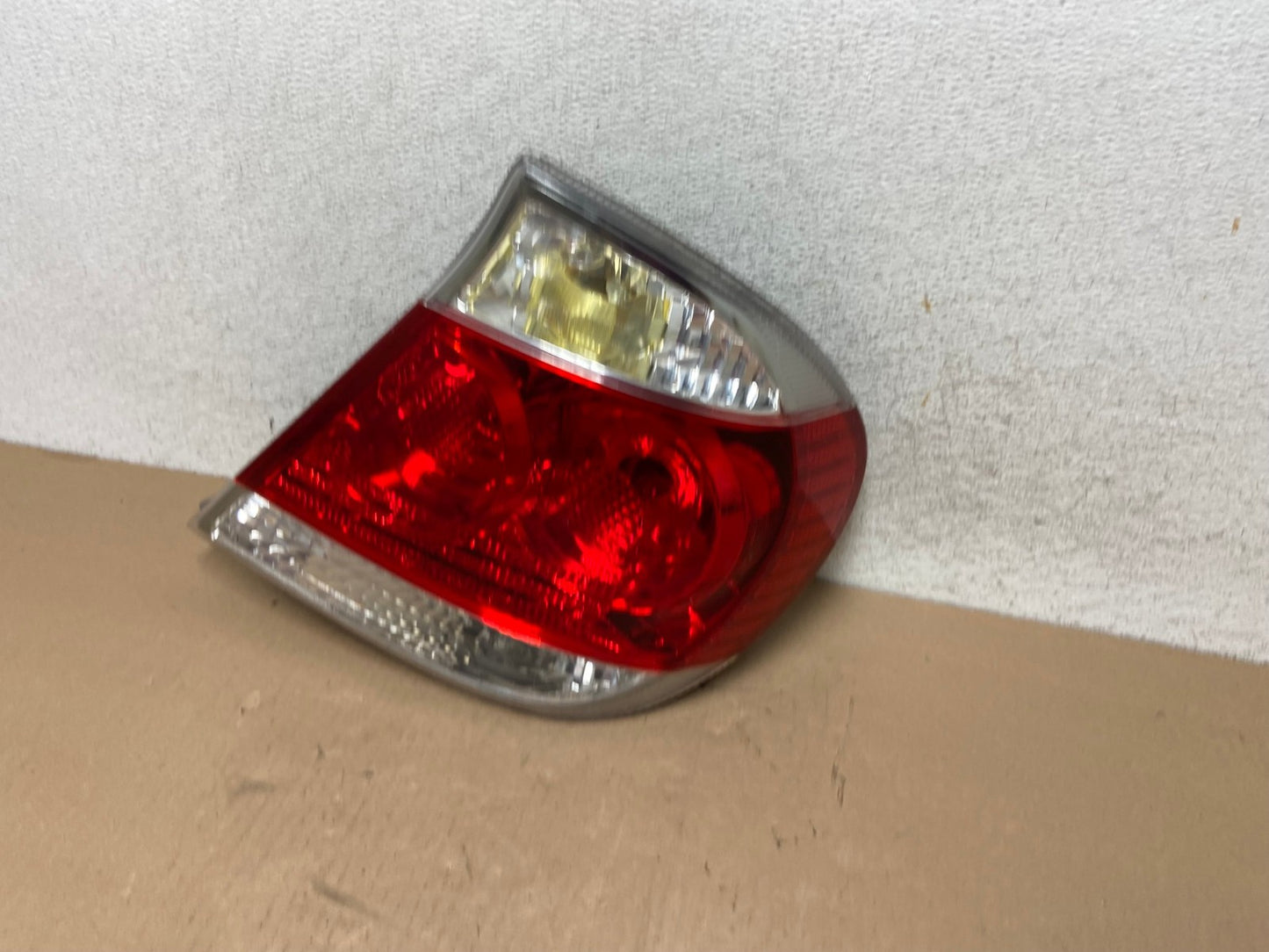 2005 to 2006 Toyota Camry Tail Light Right Passenger Side AG4601 LK1