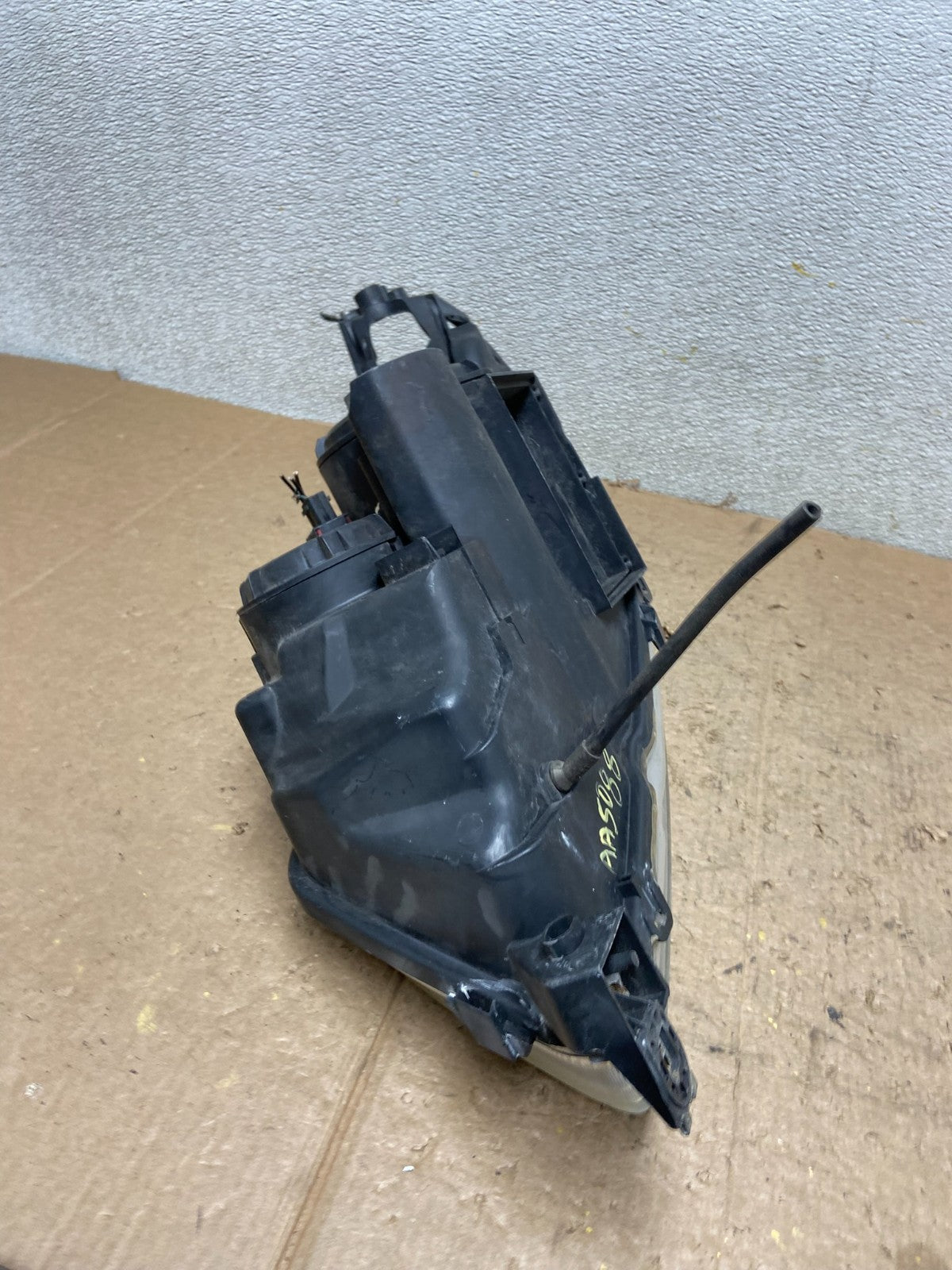 2002 to 2005 Saab 9-5 Right Passenger Side Halogen Headlight OEM AA5088 DW8