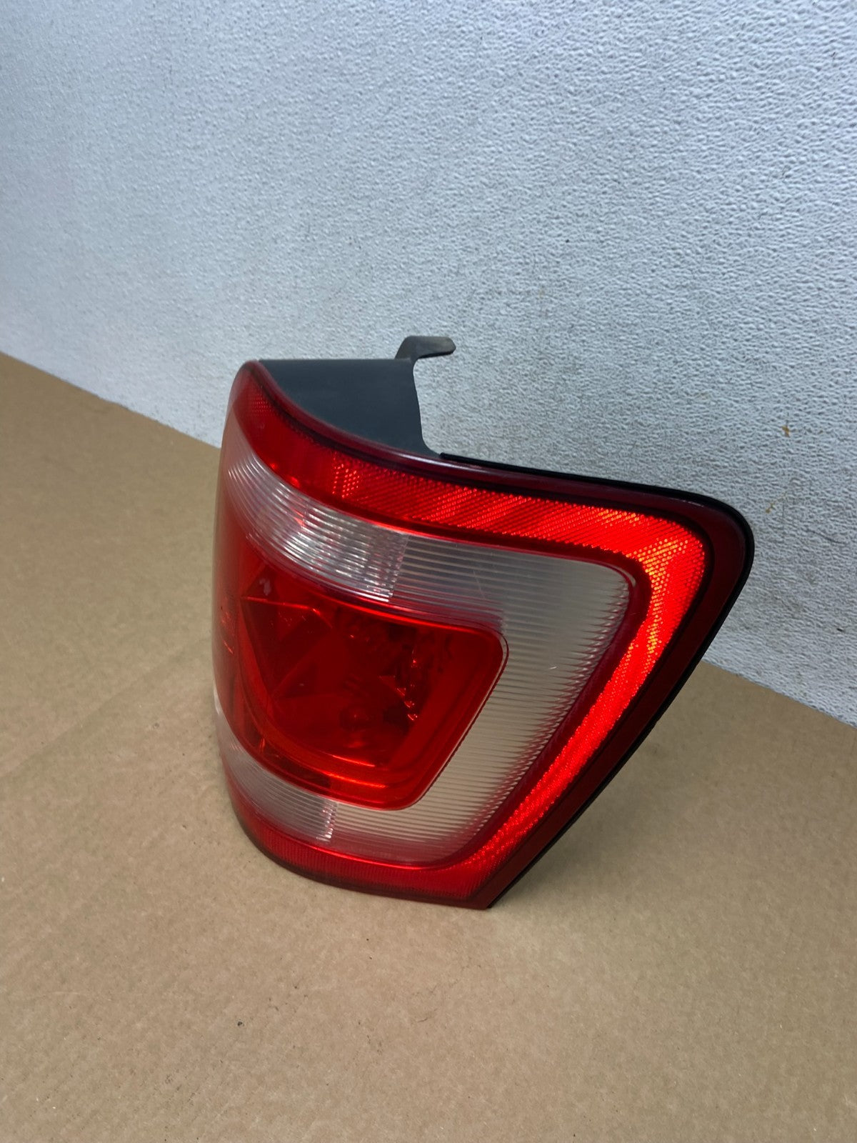 2008 to 2012 Ford Escape Right Passenger RH Side Tail Light AF9489 DW1