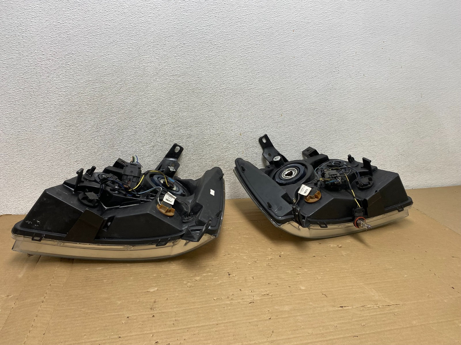 2007 to 2013 Chevrolet Suburban Tahoe Left+Right Set Headlights AG8147 DW6
