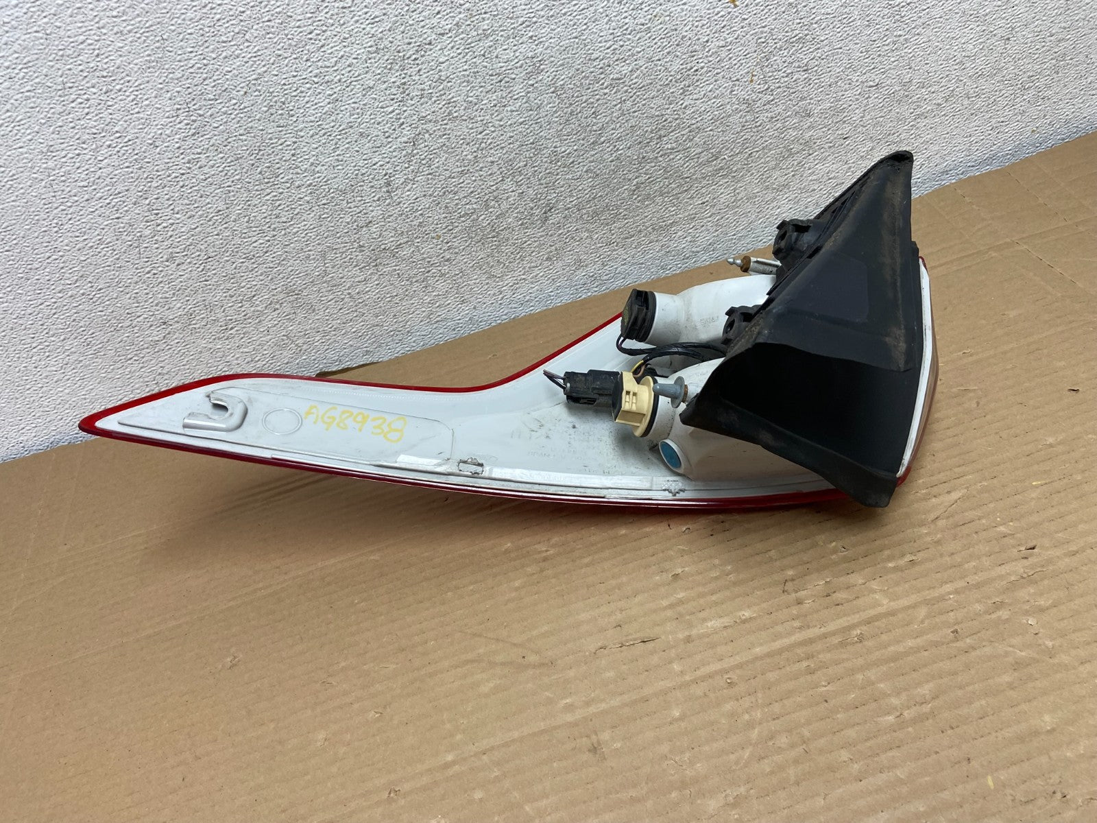 2013 to 2016 Ford Escape Left Driver LH Side Tail Light AG8938 DW4