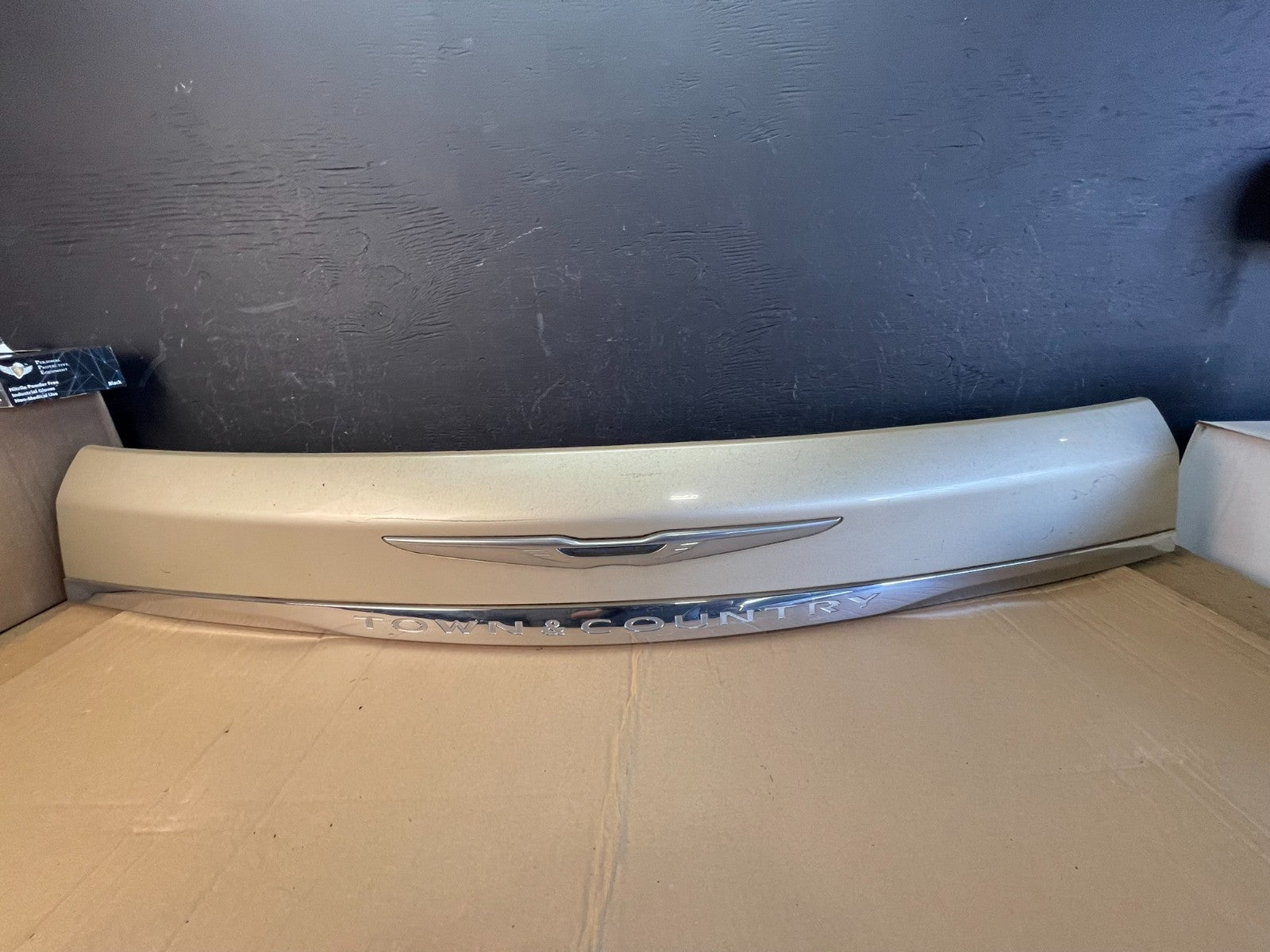 2011 to 2016 Chrysler Town & Country Tailgate Trim w/o Camera Panel ac9672 DG0