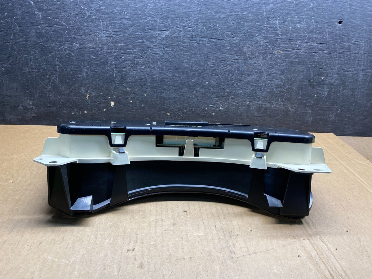 2002 Cadillac Escalade Instrument Speedometer Cluster Gauge AI9728 DG5