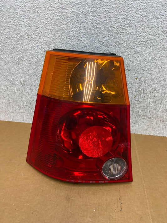 2004 2005 2006 Chrysler Pacifica Left Driver LH Tail Light AD8919 DW0