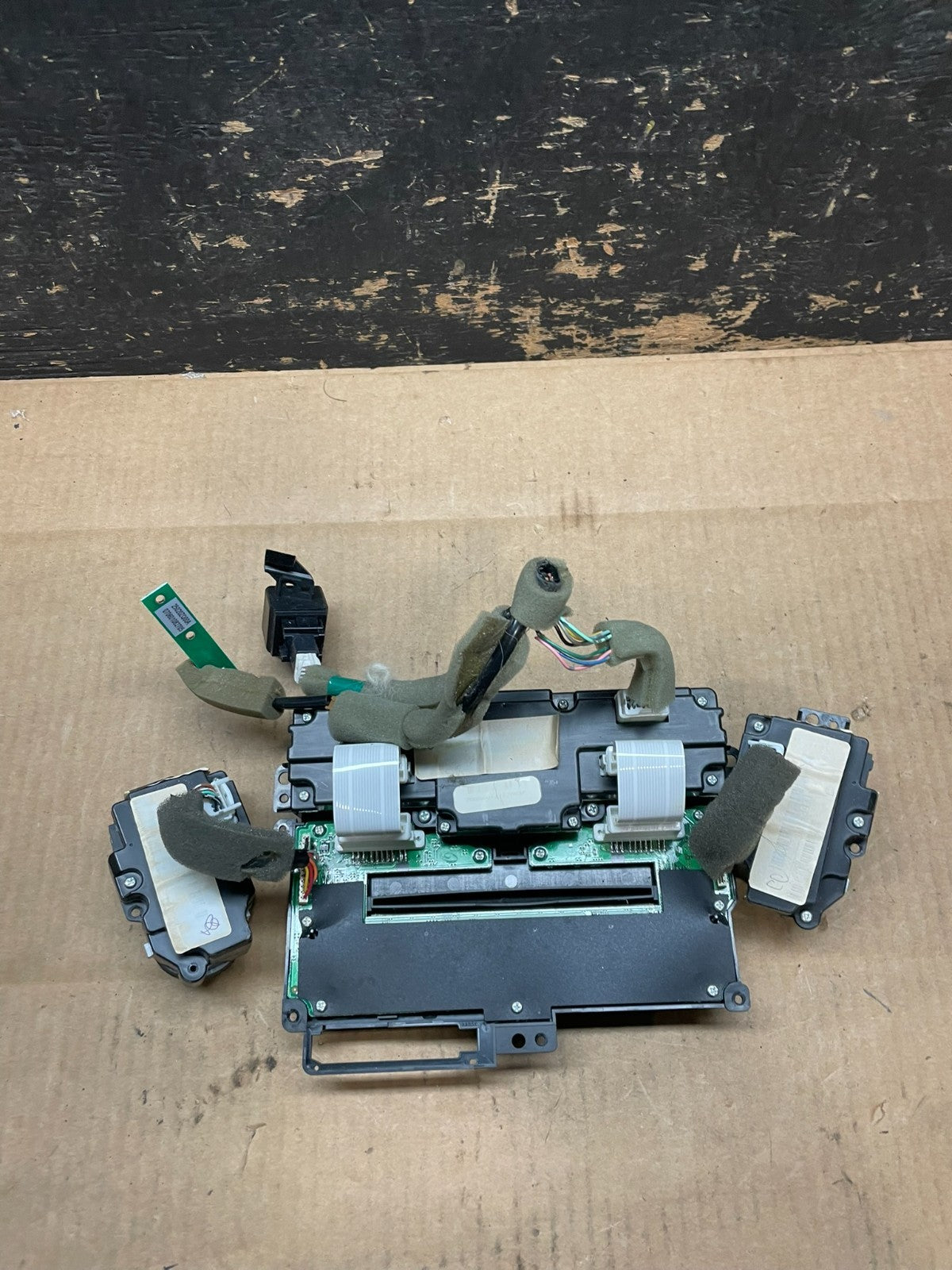 2007 to 2012 Nissan Pathfinder Radio Switch Control AA91614