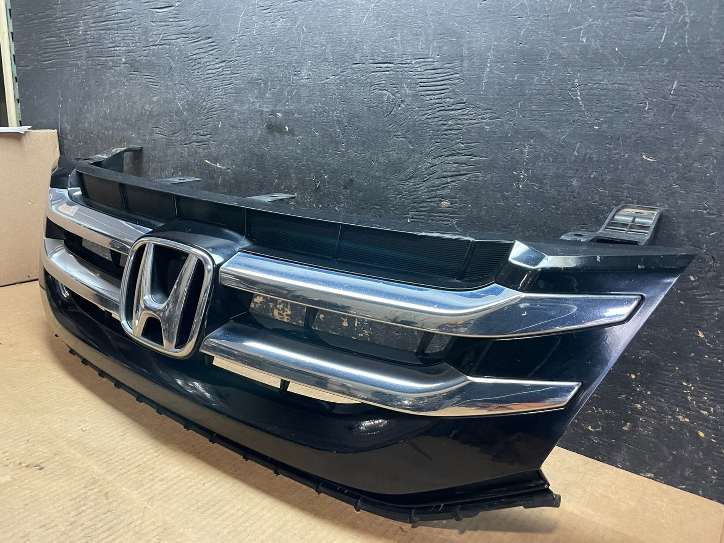 2014 to 2017 Honda Odyssey Front Upper Grille Grill Chrome Oem AA9102 DG2