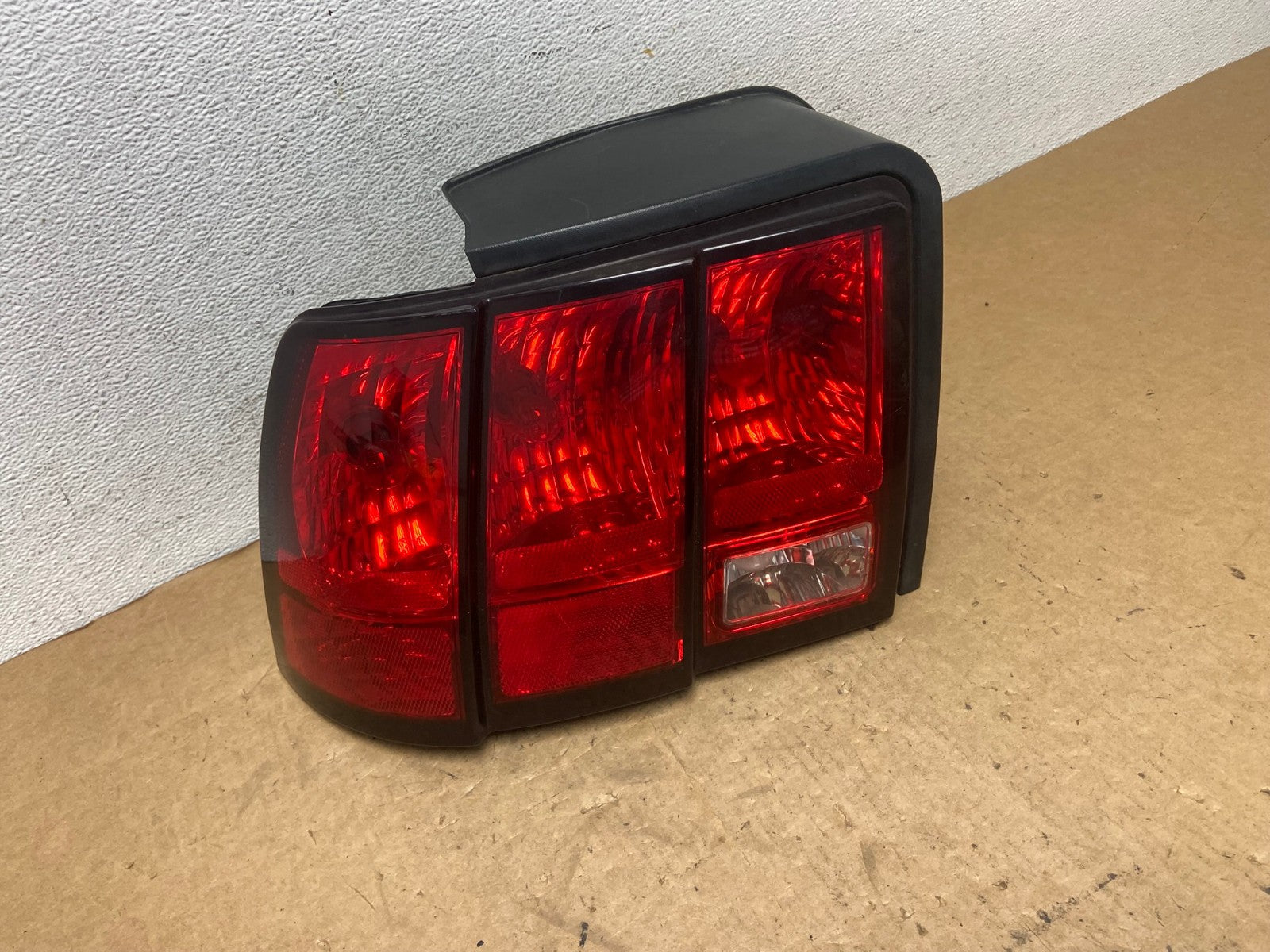 1999 - 2004 Ford Mustang Left Driver Lh Side Tail Light AD4972 LK0