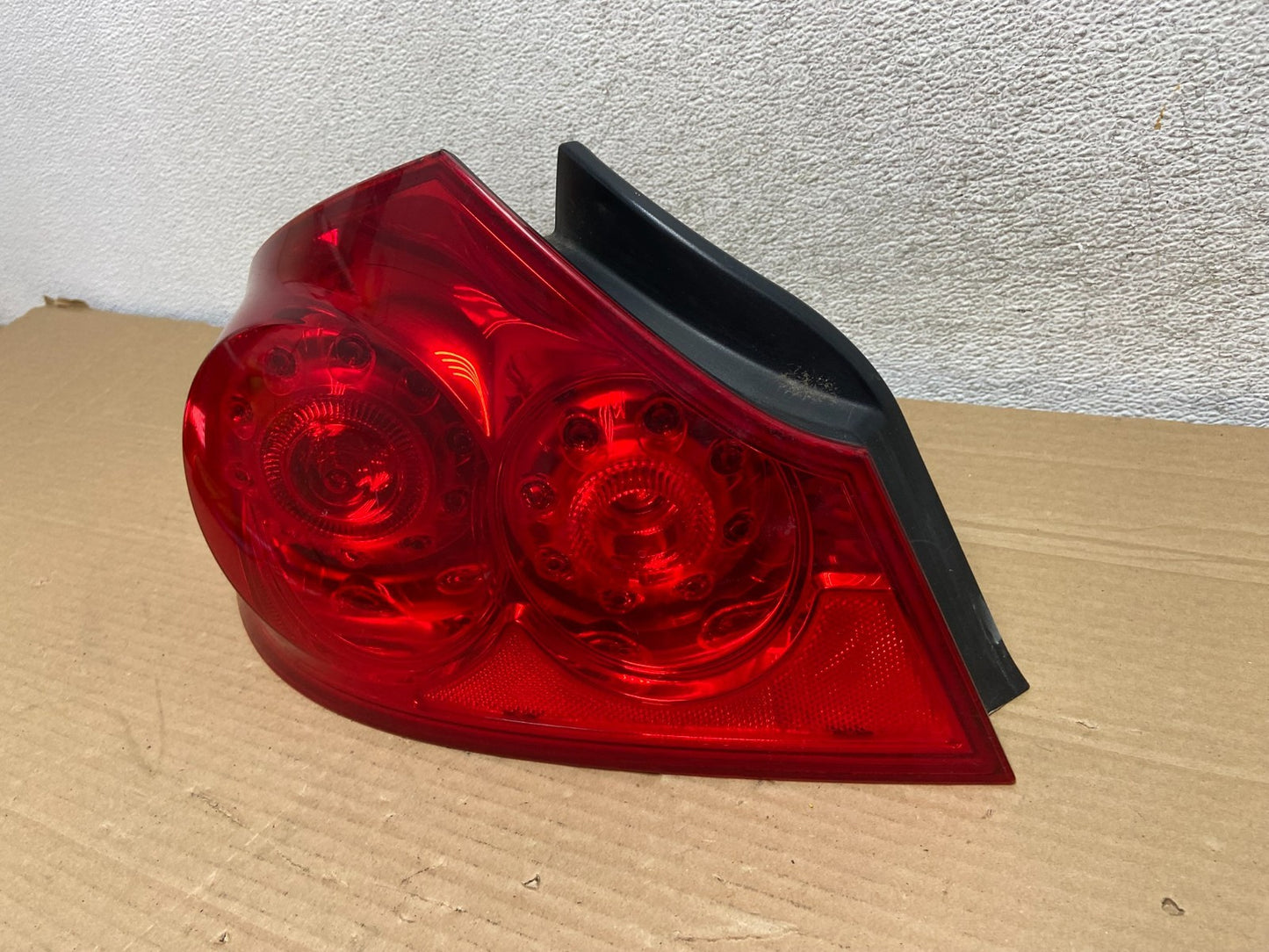 2007 to 2013 Infiniti G35 G37 Sedan Left Driver LH Side Tail Light AG8900 DW2