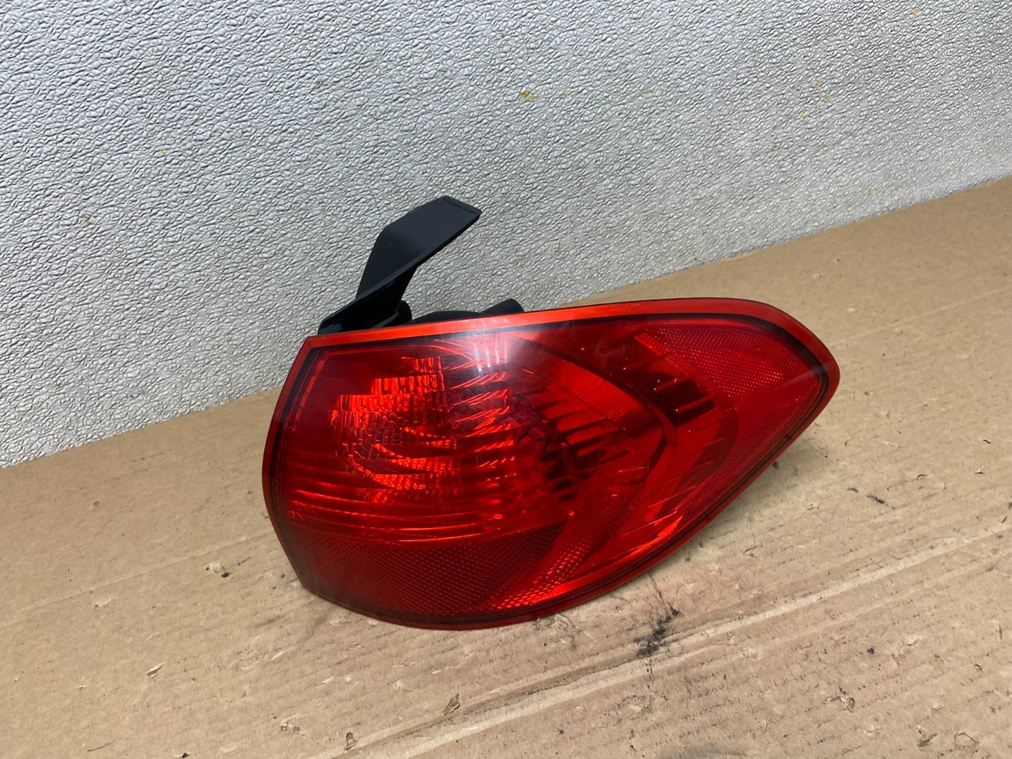 2006-2007 Subaru Tribeca B9 Right Passenger Rh Side Tail Light Oem AB4671 LK0