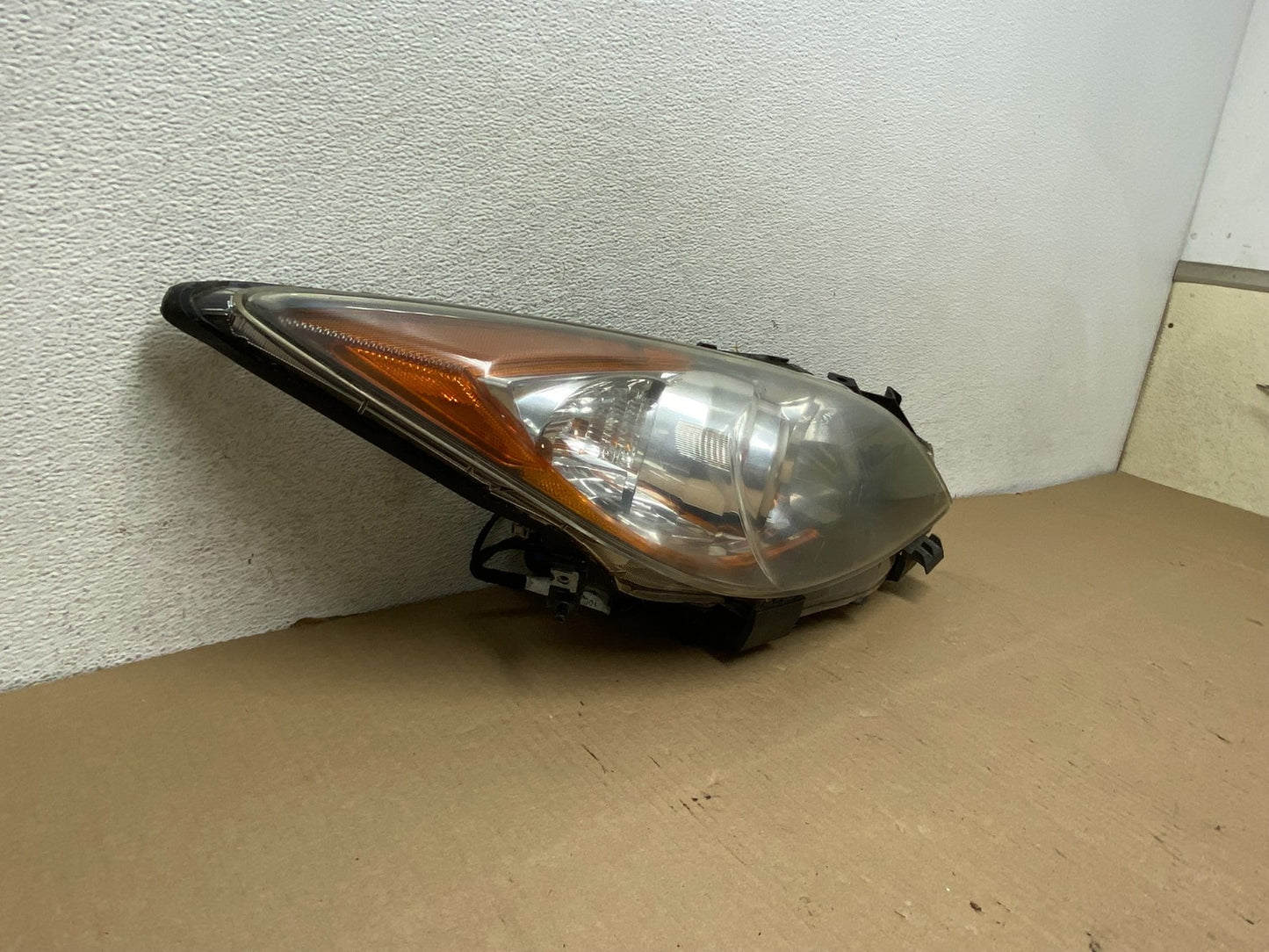 2010 - 2013 Mazda 3 Halogen Right Passenger Rh Side Headlight AG7910 DW1