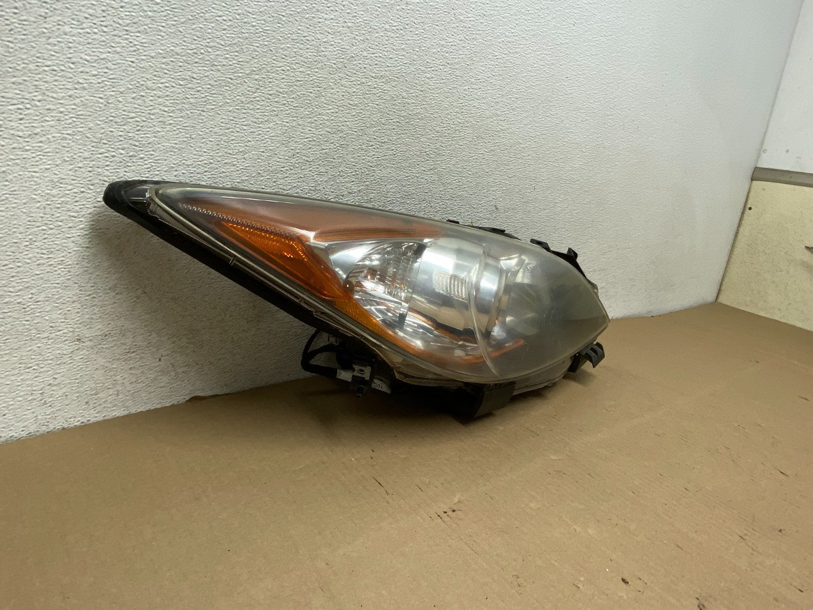 2010 - 2013 Mazda 3 Halogen Right Passenger Rh Side Headlight AG7910 DW1