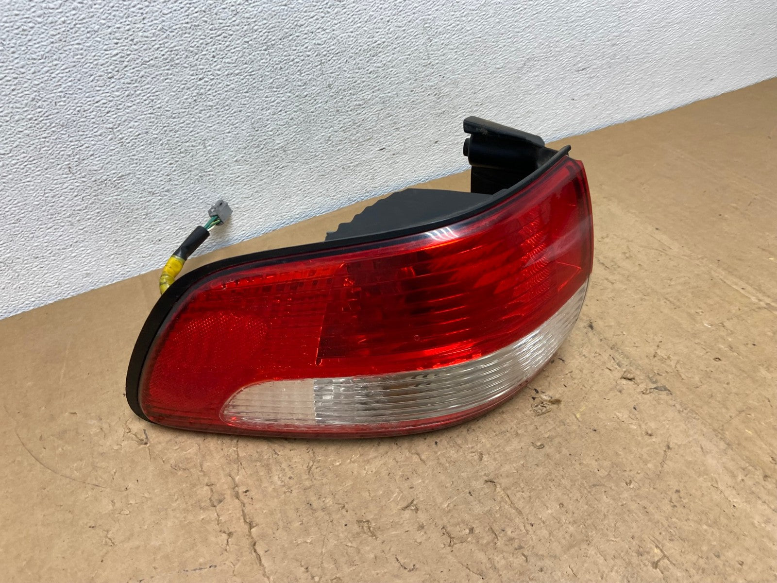 2001 2002 2003 Toyota Sienna Left Driver Lh Side Tail Light AD0662 LK2