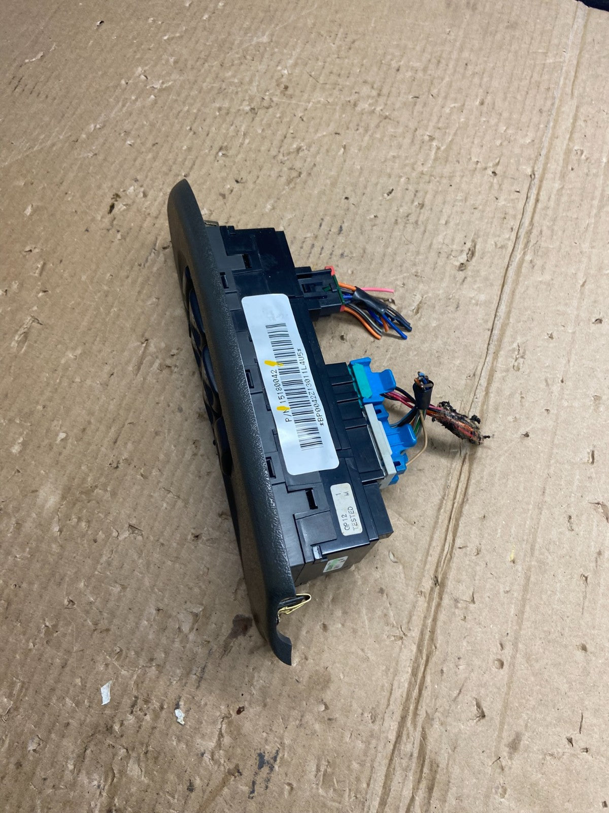 2002-2005 Chevrolet Trailblazer Left Driver Window Control Switch AE4042 DG1