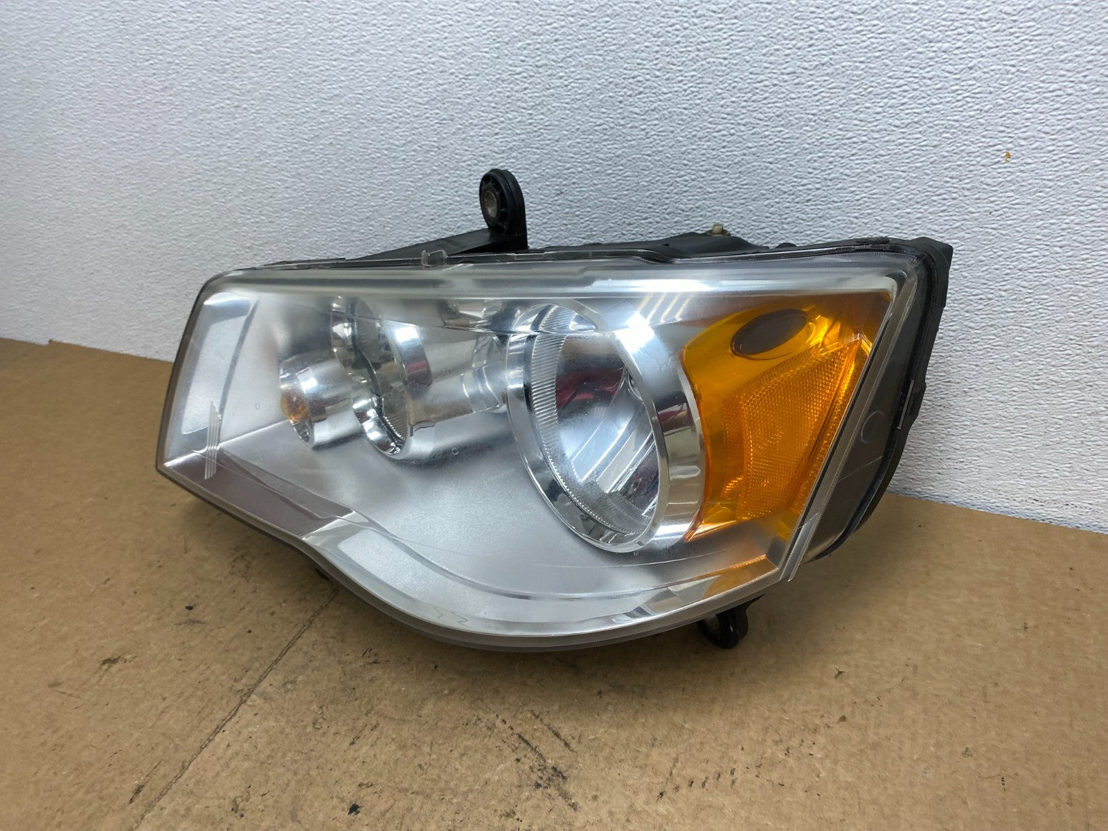 2008 to 2016 Chrysler Town and Country Left Driver Lh Side Headlight AC3626 DW1