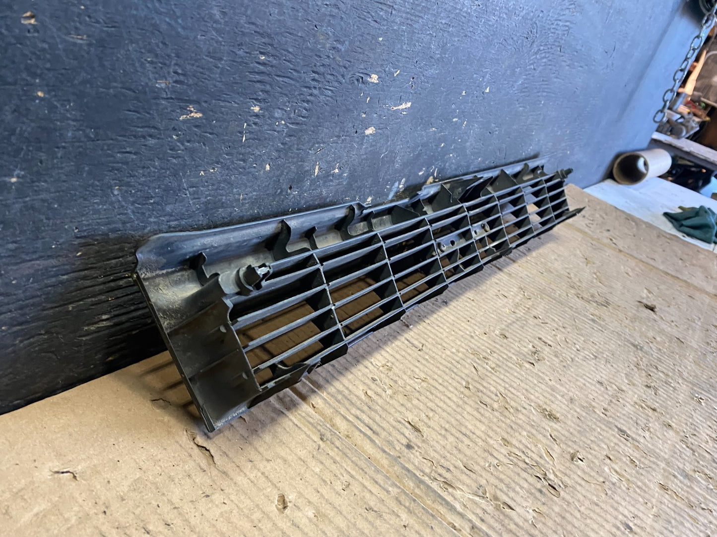1988-1992 Toyota Corolla Grille Grill Front Upper  W/Insert Bracket OEM S9598 DG9