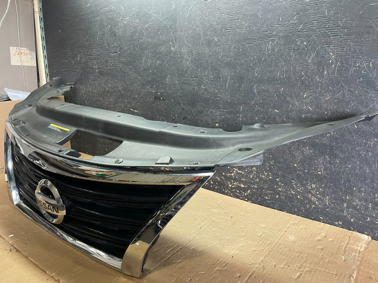 2015 to 2019 Nissan Versa Sedan Front Upper Grill Grille Oem AA89111