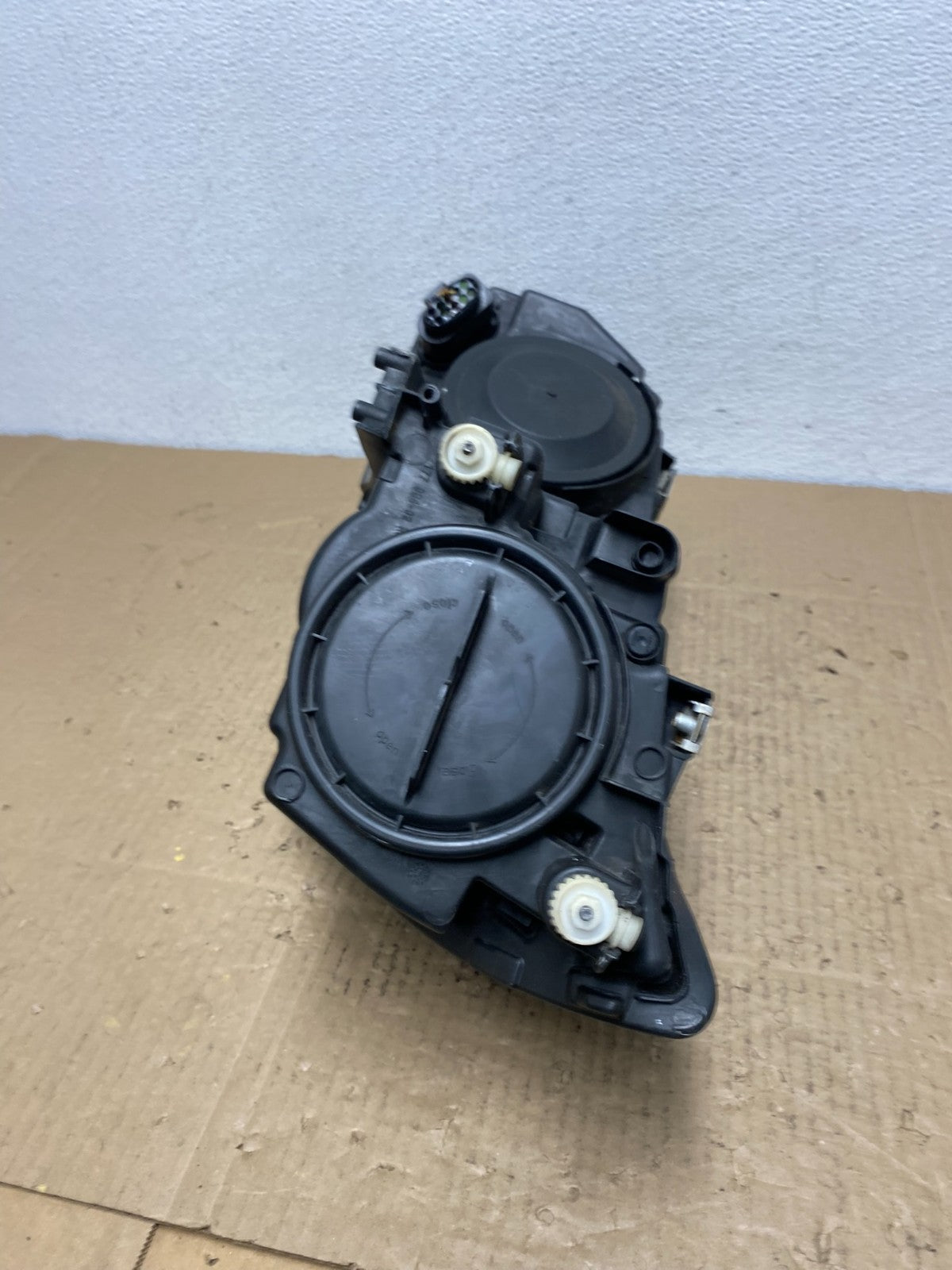 2012 to 2018 Volkswagen Tiguan Right Passenger RH Halogen Headlight AC4035 DW7