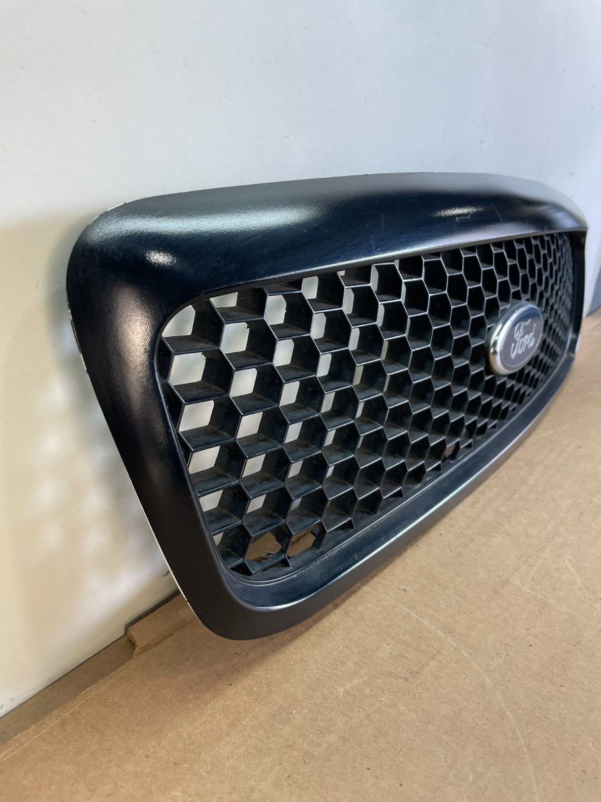 2001-2011 Ford Crown Victoria Front Upper Grille Grill Honeycomb Black ag0871 DG2