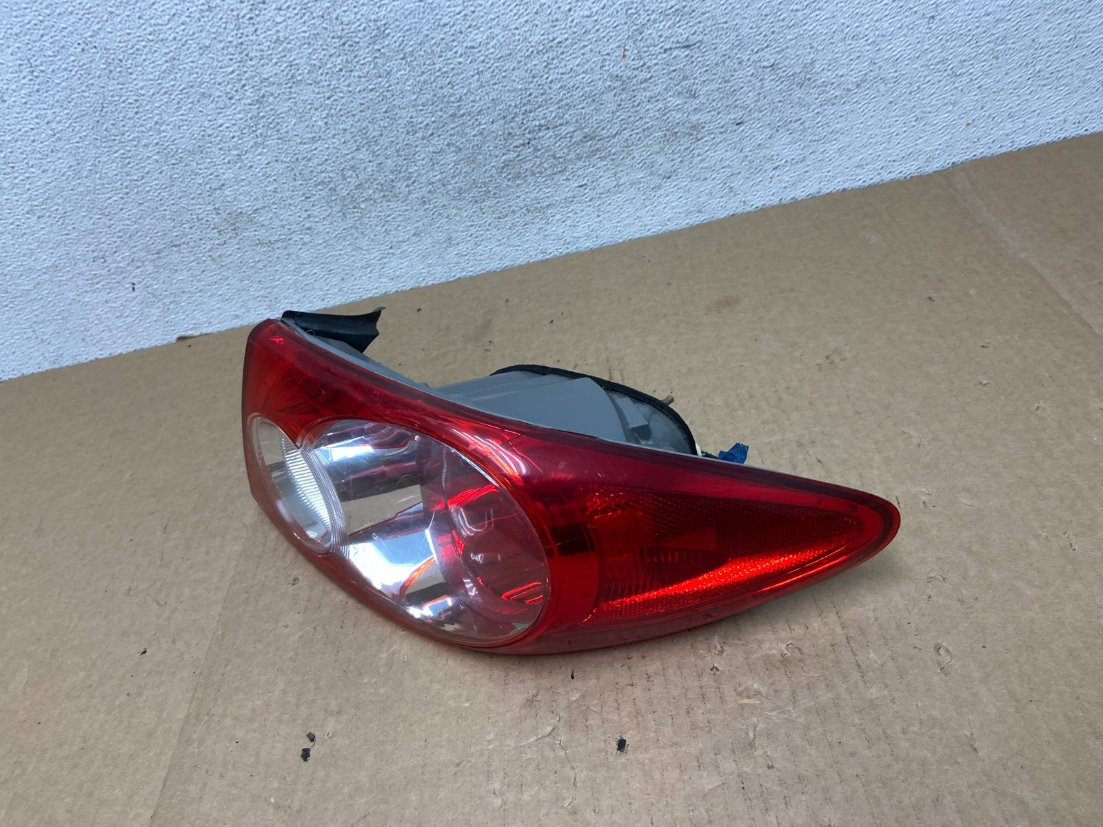 2003 - 2005 Mazda 6 Right Passenger Rh Side Tail Light AF9576 DW1