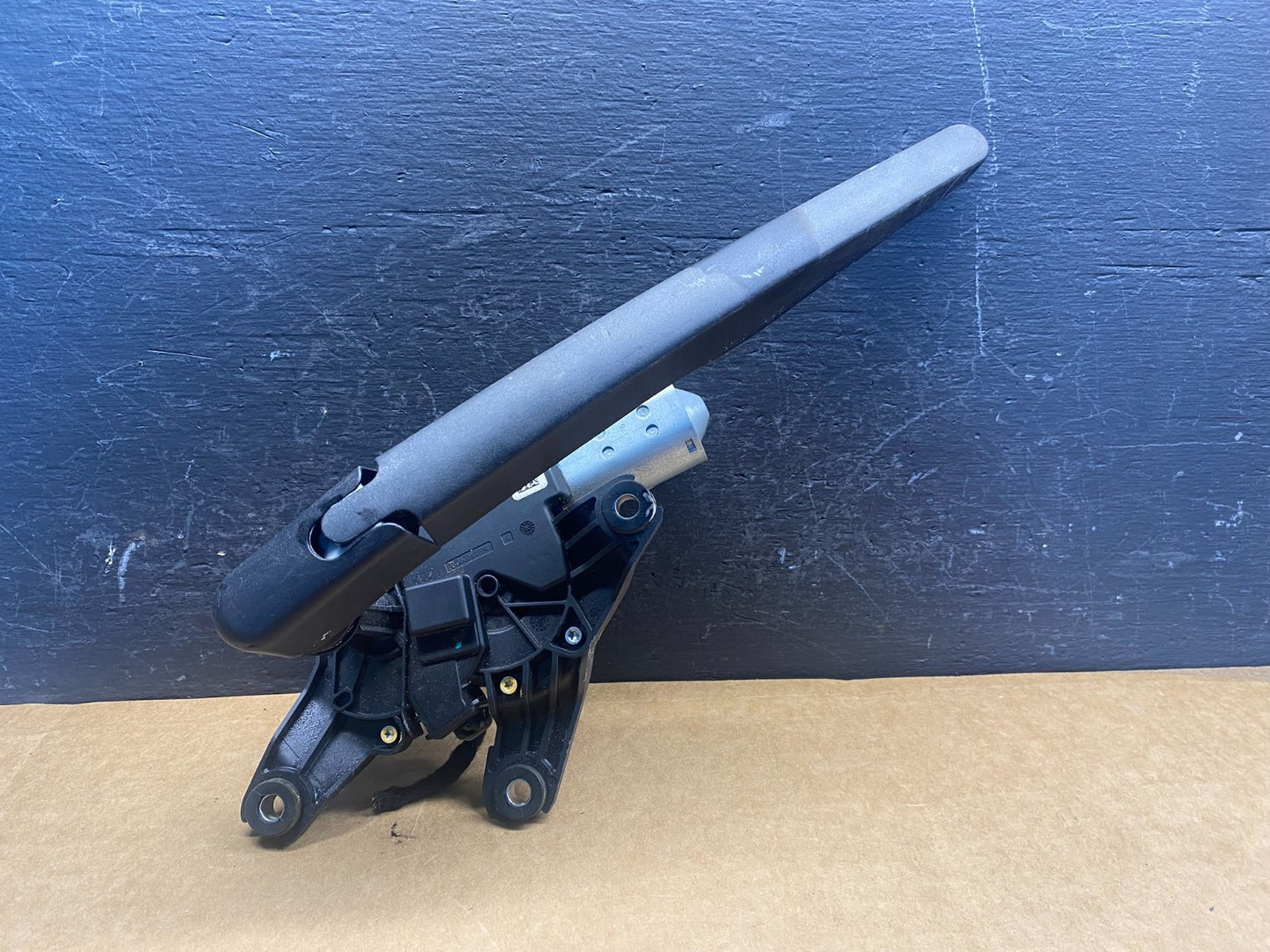 2020 to 2023 Ford Explorer Rear Windshield Wiper Motor AD7461 DG0