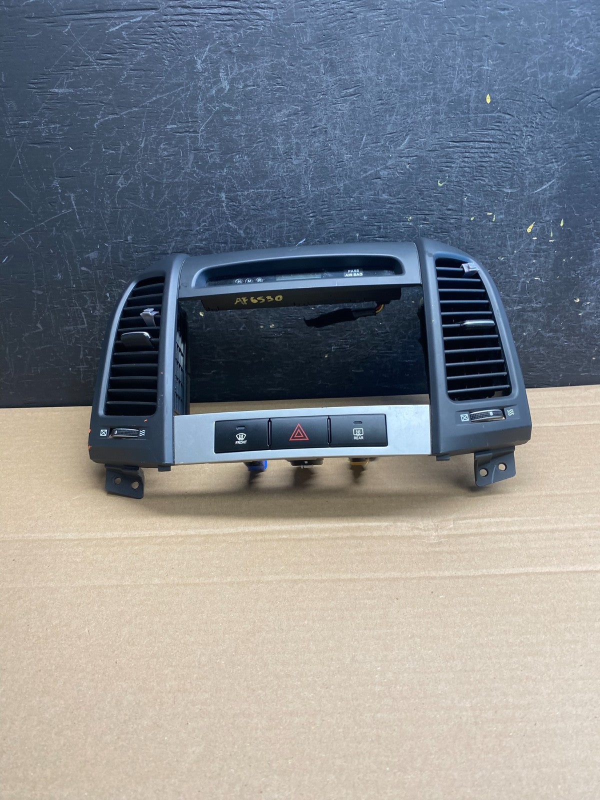 2007 to 2009 Hyundai Santa Fe Center Dashboard Radio Bezel Trim AF6530 DG0