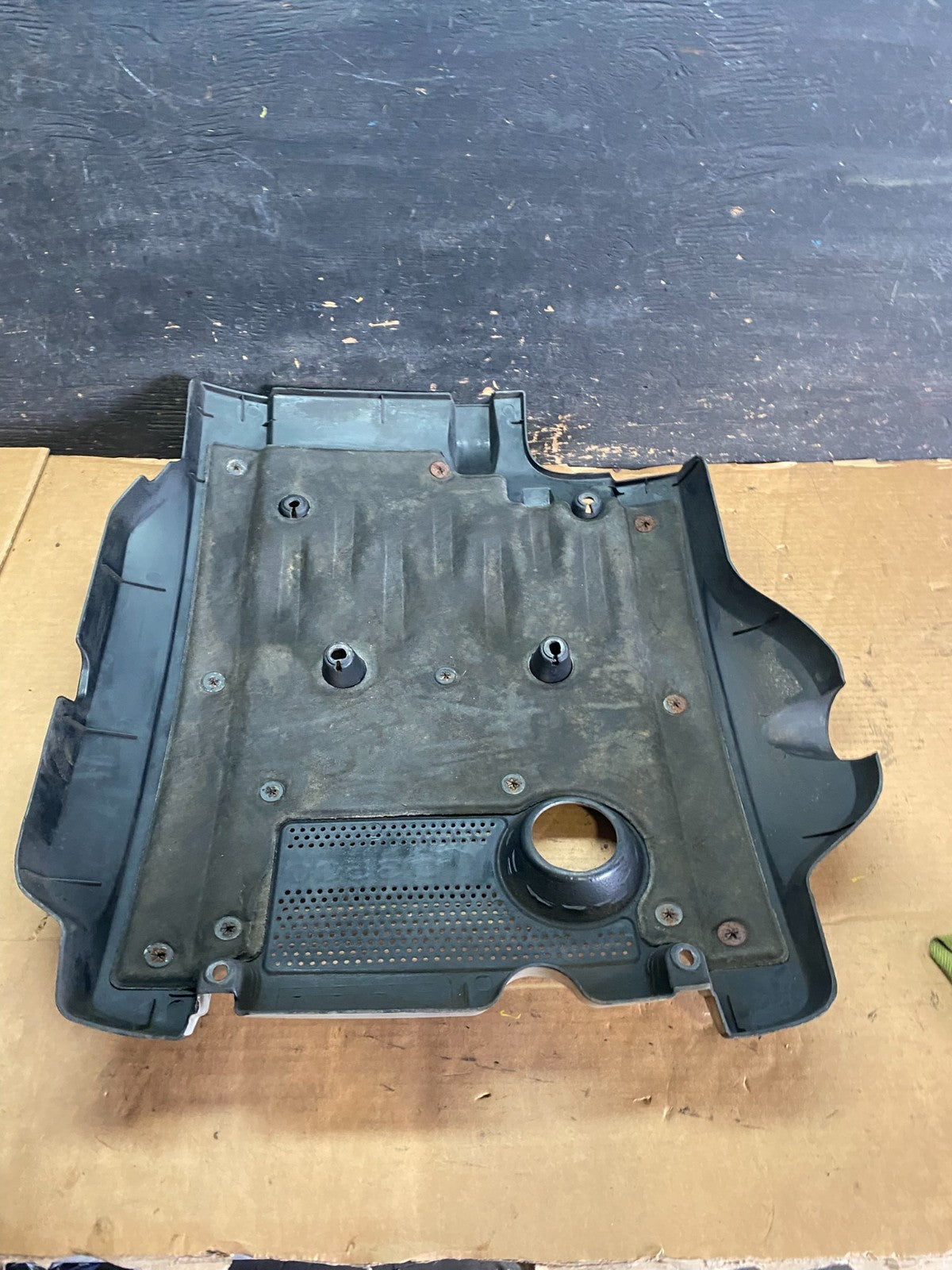 2002 to 2005 Kia Sedona V6 3.5L Engine Motor Cover Oem S0457 DG5