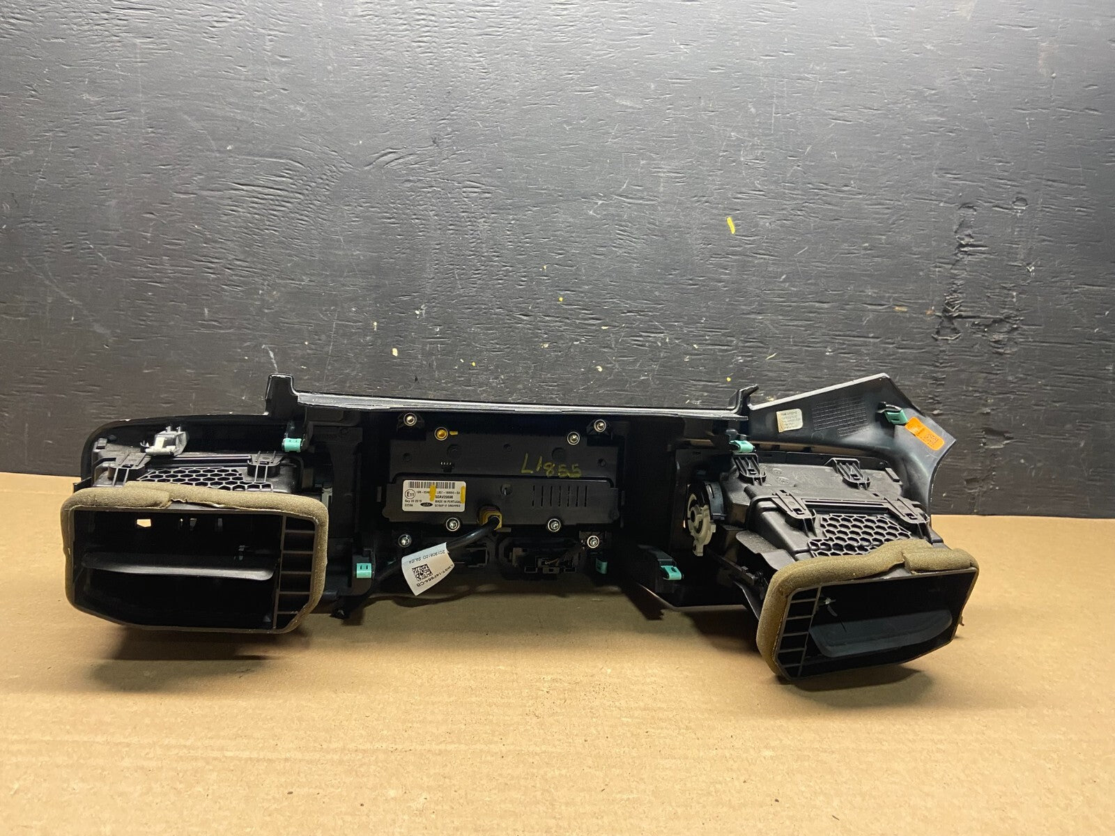 2020 to 2023 Ford  Explorer Console Radio Display Screen Air Vents L1855 DG Oem4