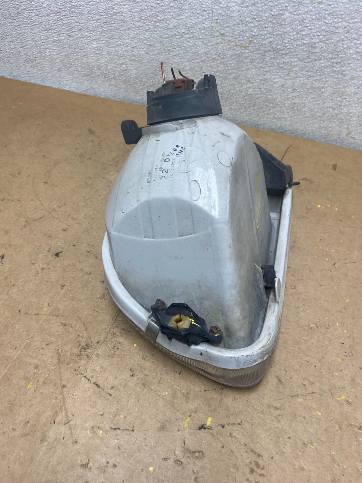 2001-2004 Toyota Sequoia Right Passenger RH Side Headlight Halogen OEM X7273 DW9