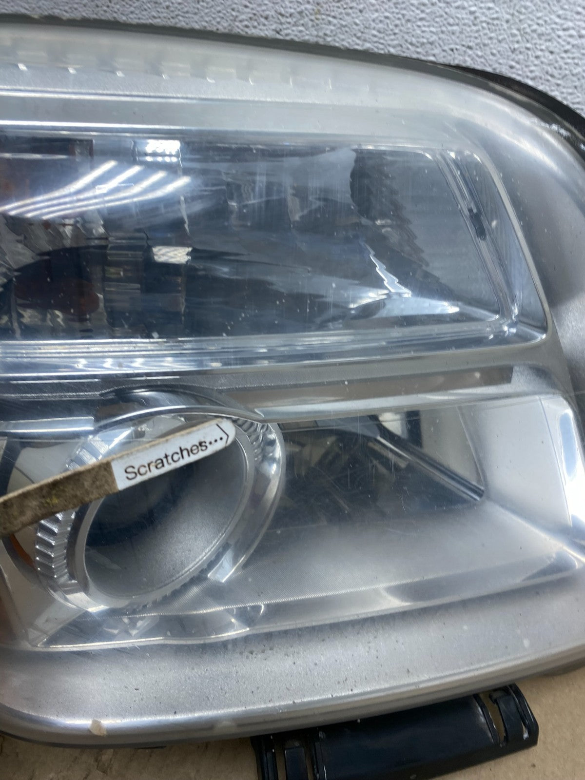2010 to 2015 GMC Terrain Halogen Passenger Right Rh Side Headlight AF5833 DW3