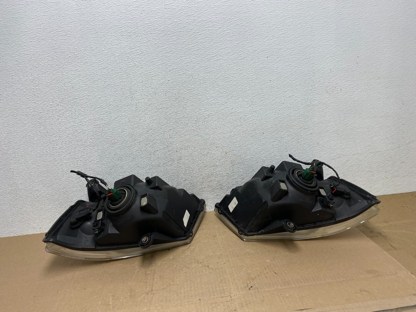 2008 to 2010 Dodge Caravan Left+Right Set Side Halogen Headlights AE6705 DW7