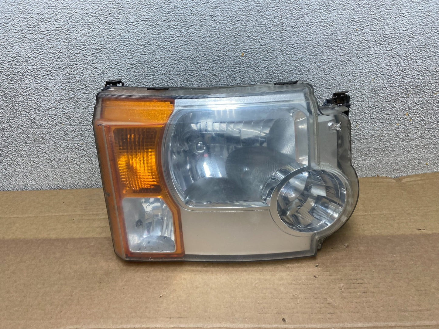 2005 - 2009 Land Rover Lr3 Right Passenger Rh Side Halogen Headlight AB2604 DW0
