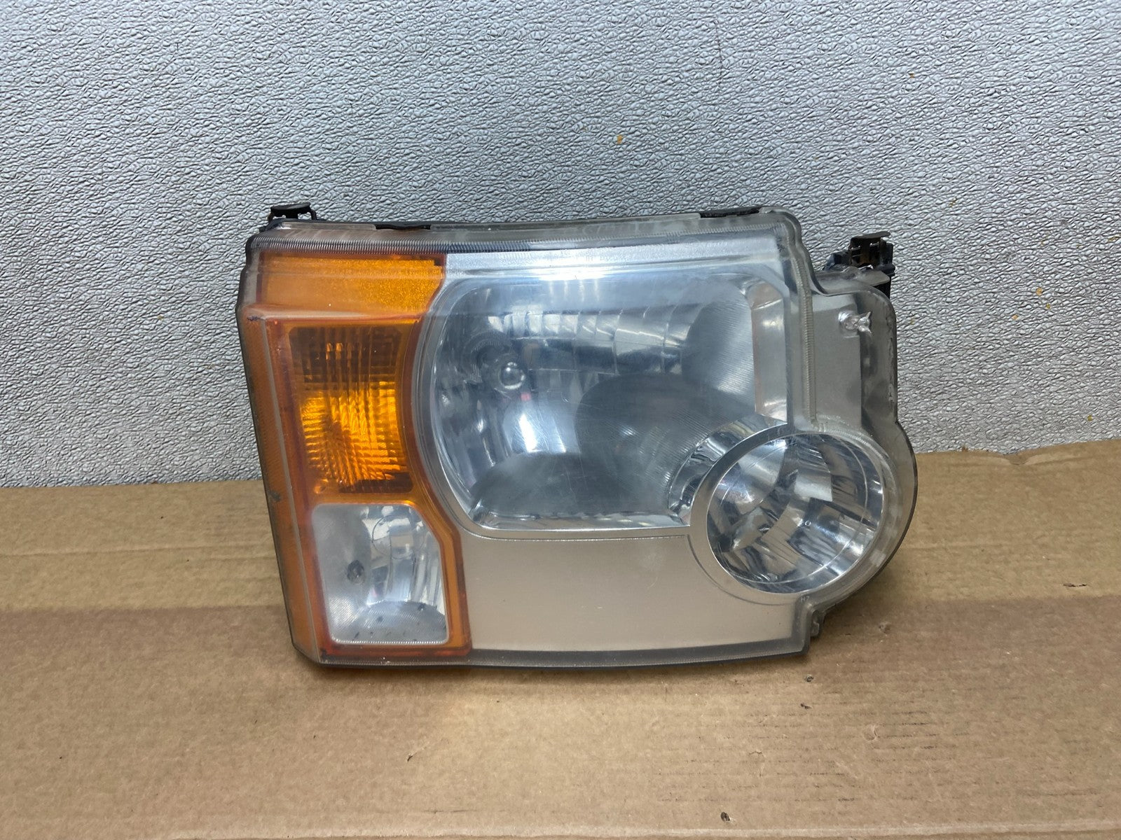 2005 - 2009 Land Rover Lr3 Right Passenger Rh Side Halogen Headlight AB2604 DW0