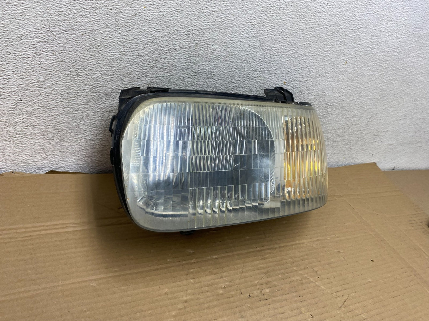 2001 - 2004 Ford Escape Left Driver LH Halogen Headlight AG8926 DW1