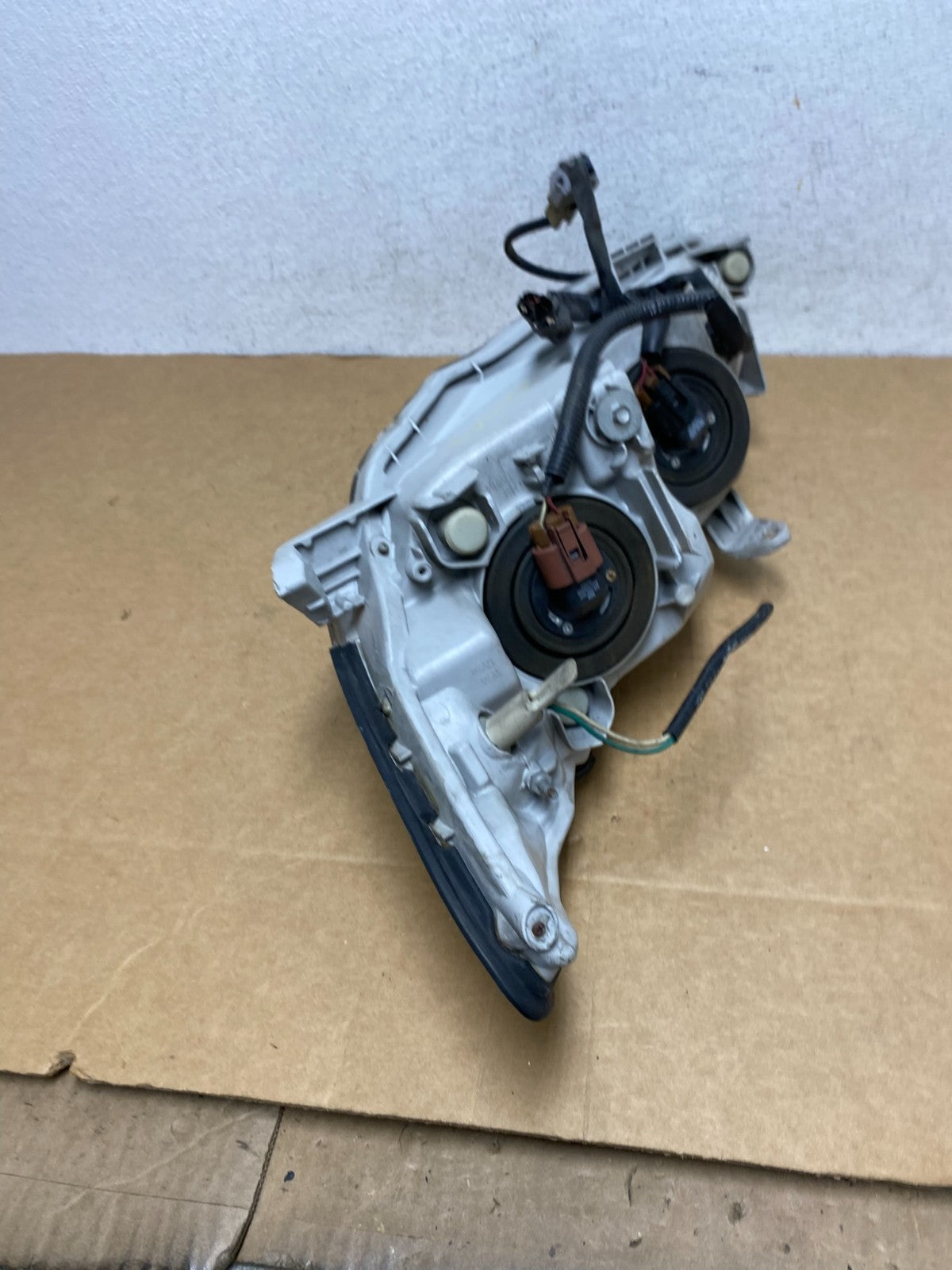 2005 to 2006 Toyota Camry Right Passenger RH Halogen Headlight AD4463 DW6