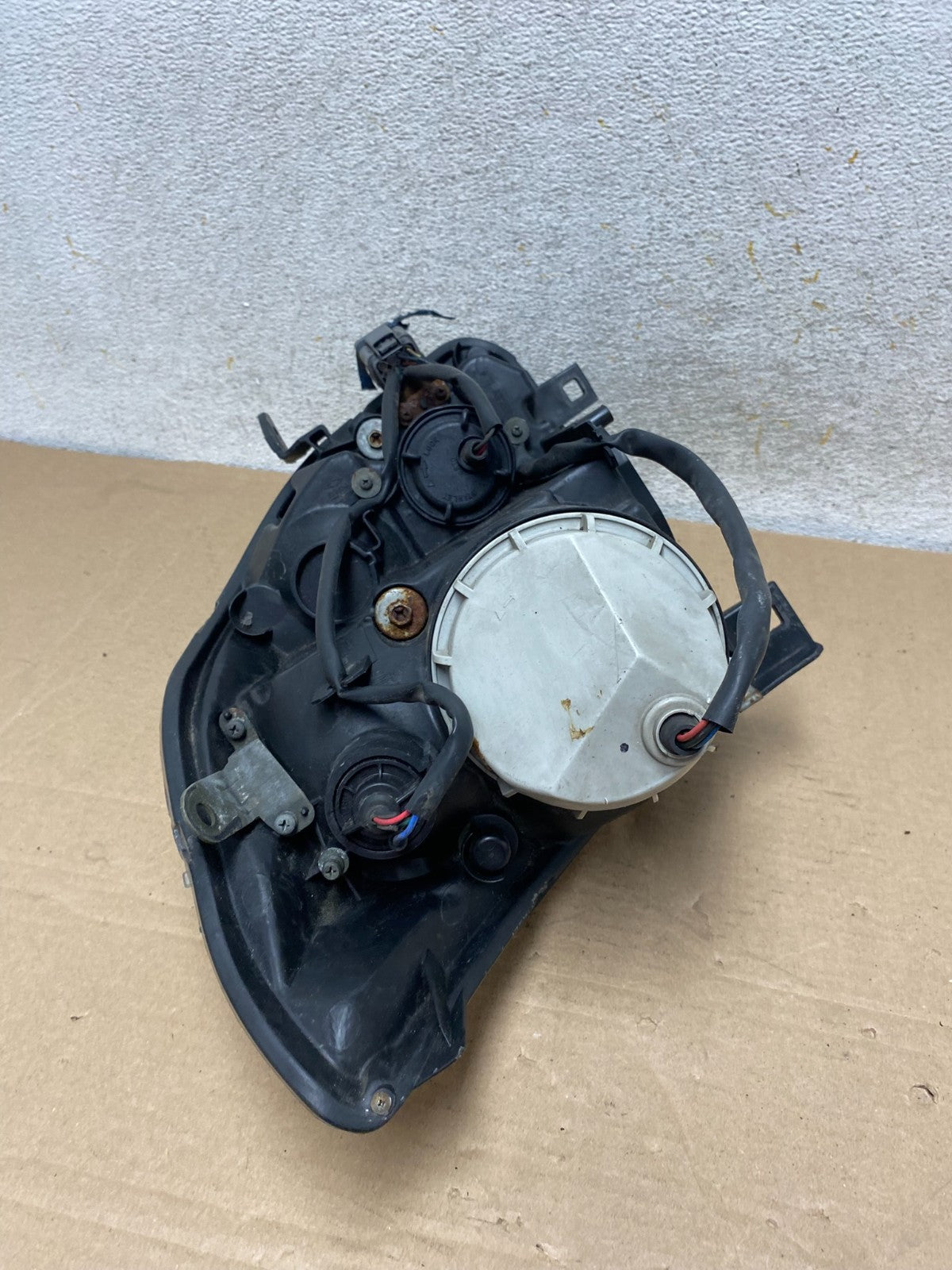 2004 to 2006 Nissan Maxima Left Driver Side Headlight Halogen AH9369 DW8