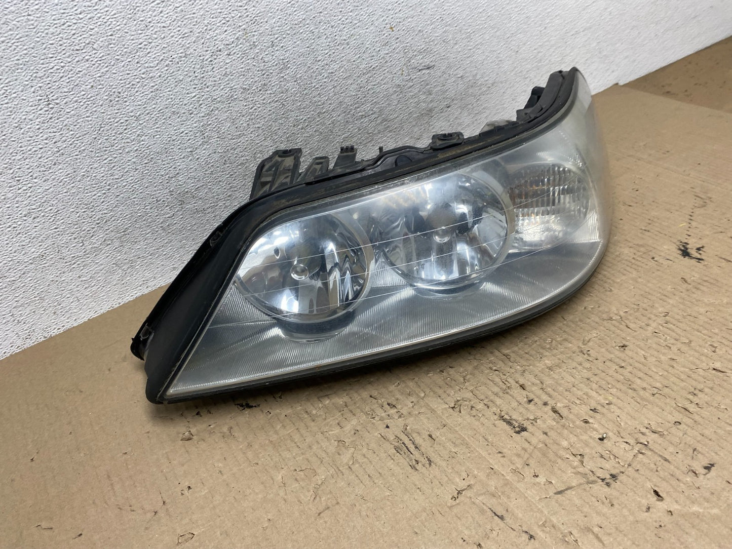 2005 to 2011 Lincoln Town Car Left Driver LH Side Headlight AF6062 DW2