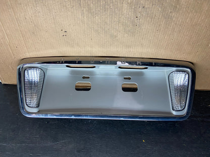2003 - 2005 Hyundai Xg Trunk Lid Trim License Panel W Reverse Light A6884 DG10