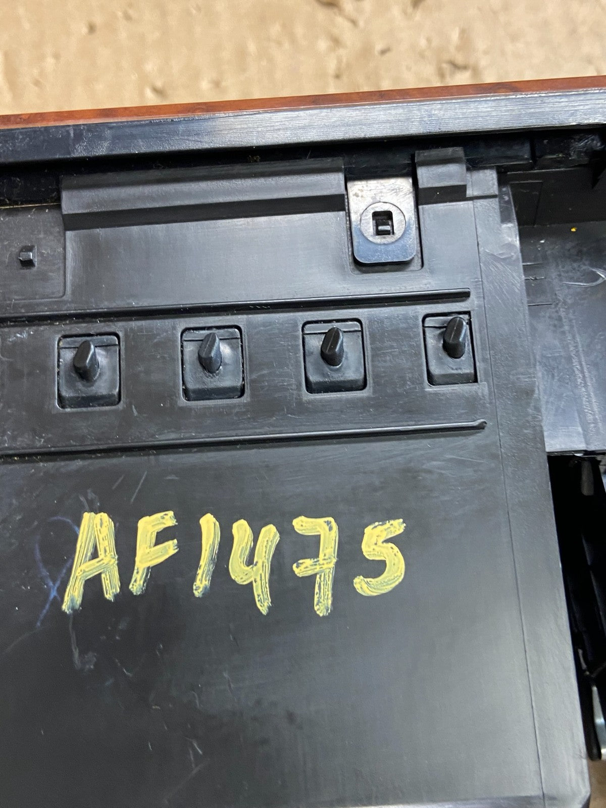 2000 to 2004 Toyota Avalon Center Console Dashboard Air Vent AF1475 DG5