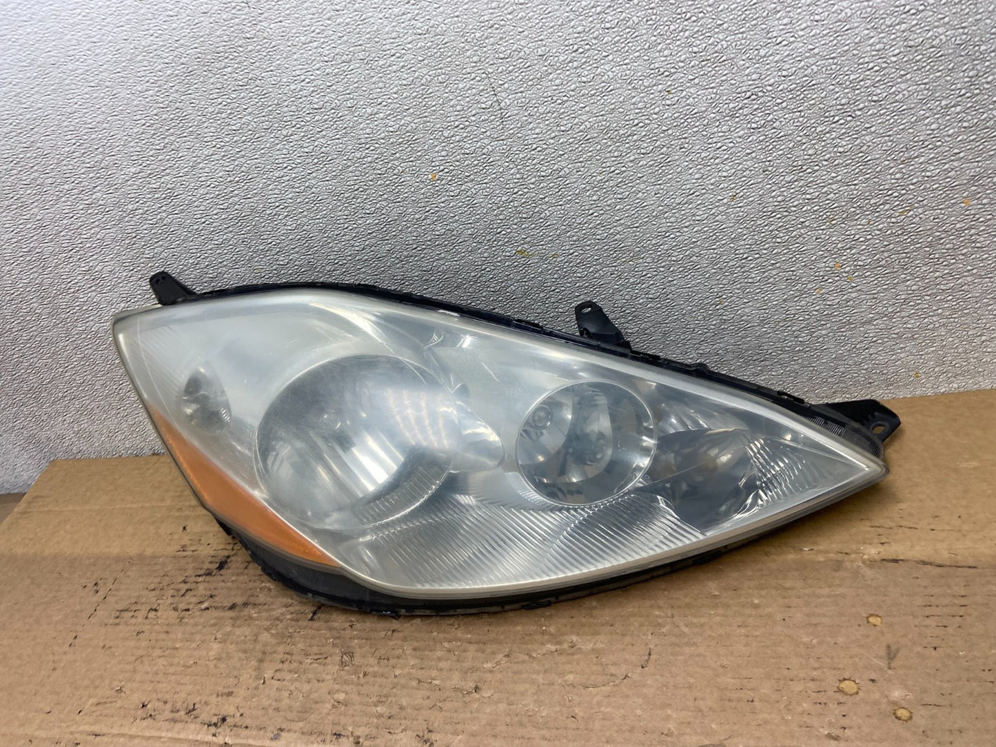 2006 to 2010 Toyota Sienna Right Passenger Rh Side Headlight Halogen AB3334 DW1